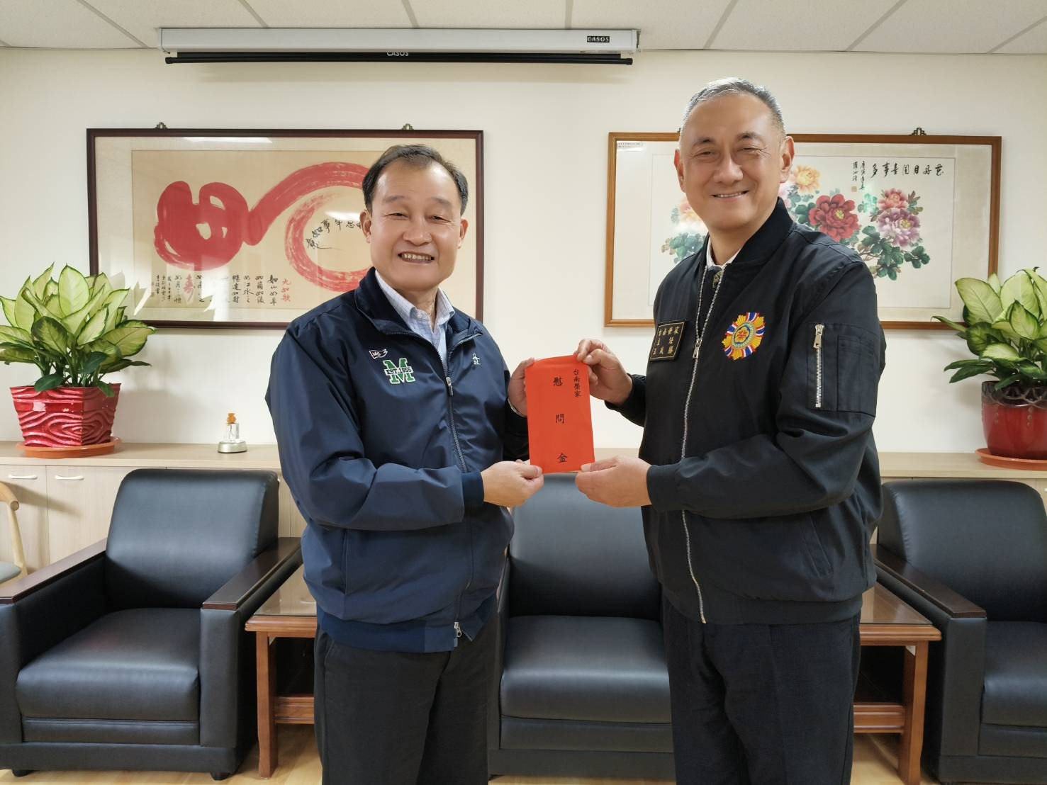 欣桃董事長親赴臺南榮家賀歲 暖心傳遞袍澤情 (1)