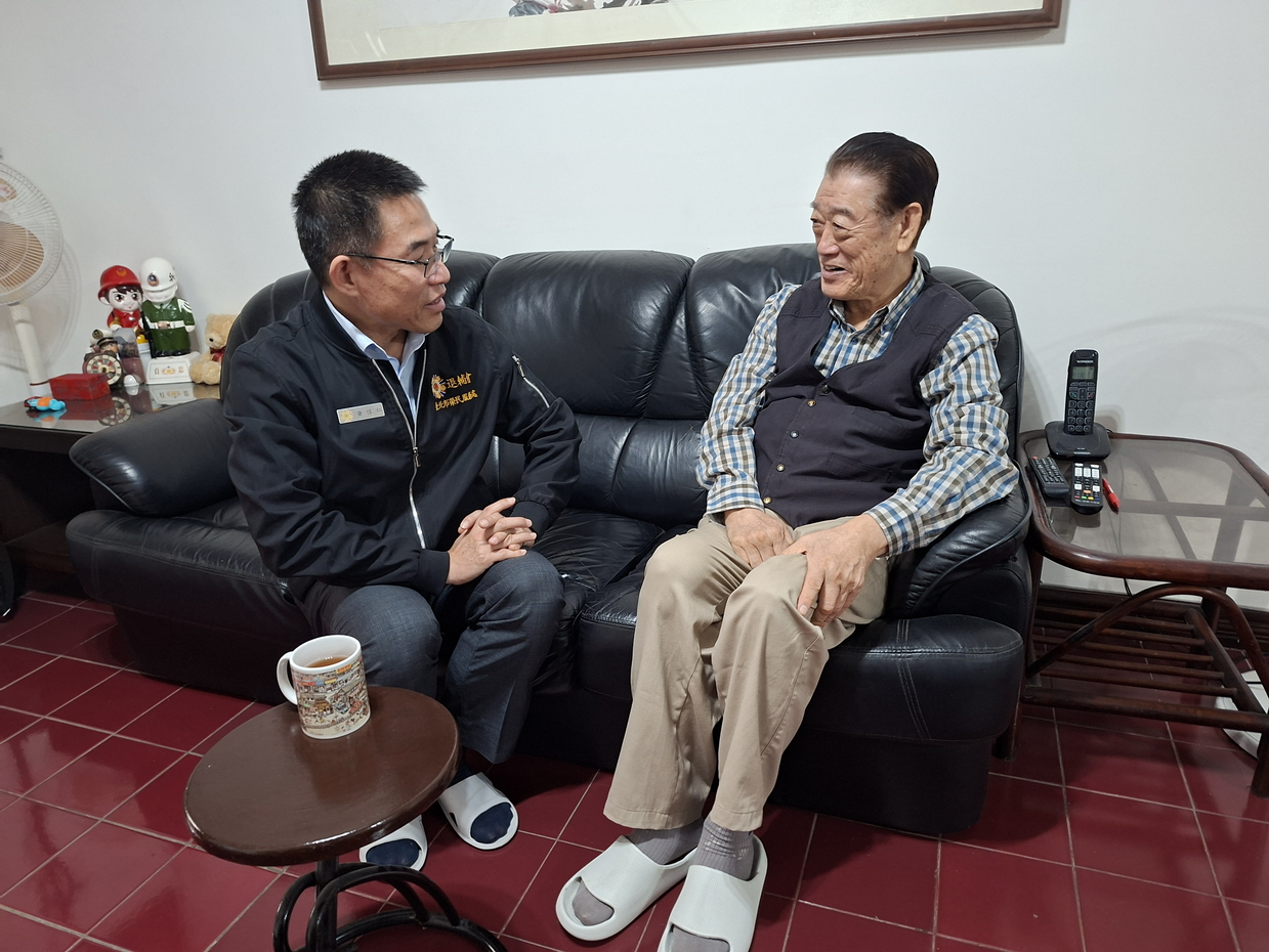 處長 黃信仁訪視金開鑫伯伯