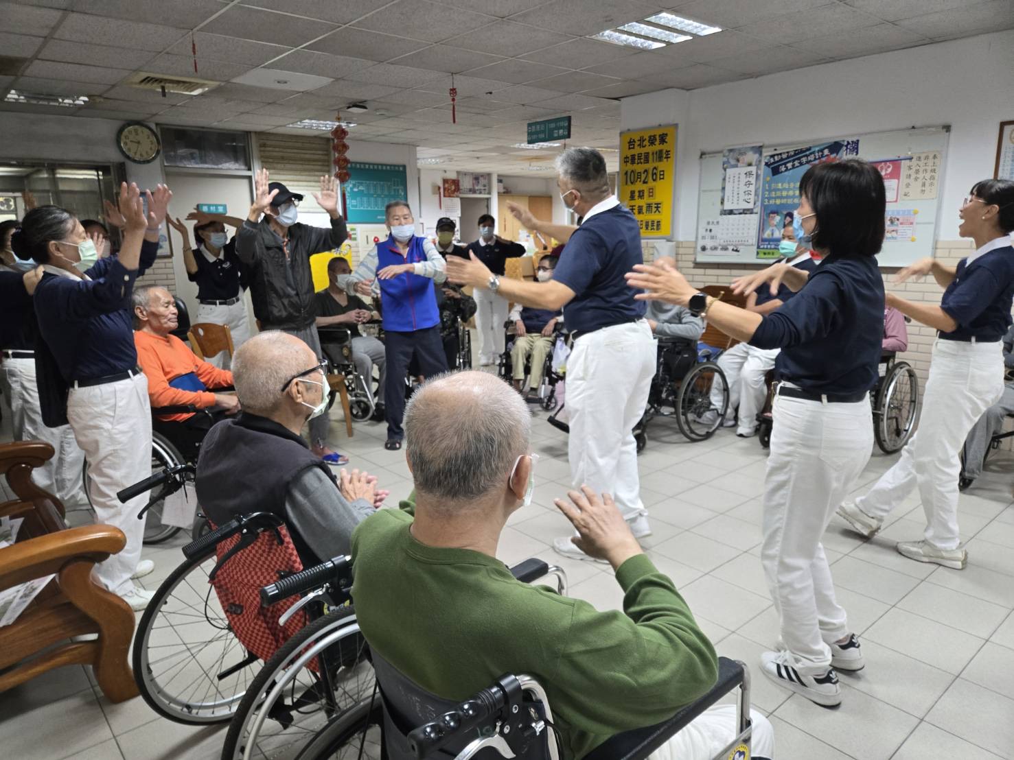 1141026慈濟志工台北榮家逗樂老杯杯