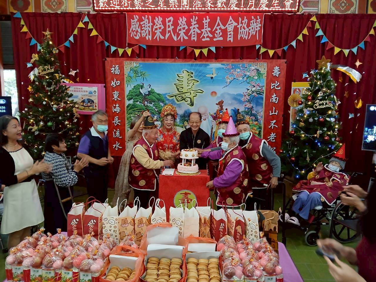 115.01.20 街藝之星樂團蒞臨佳里榮家獻唱