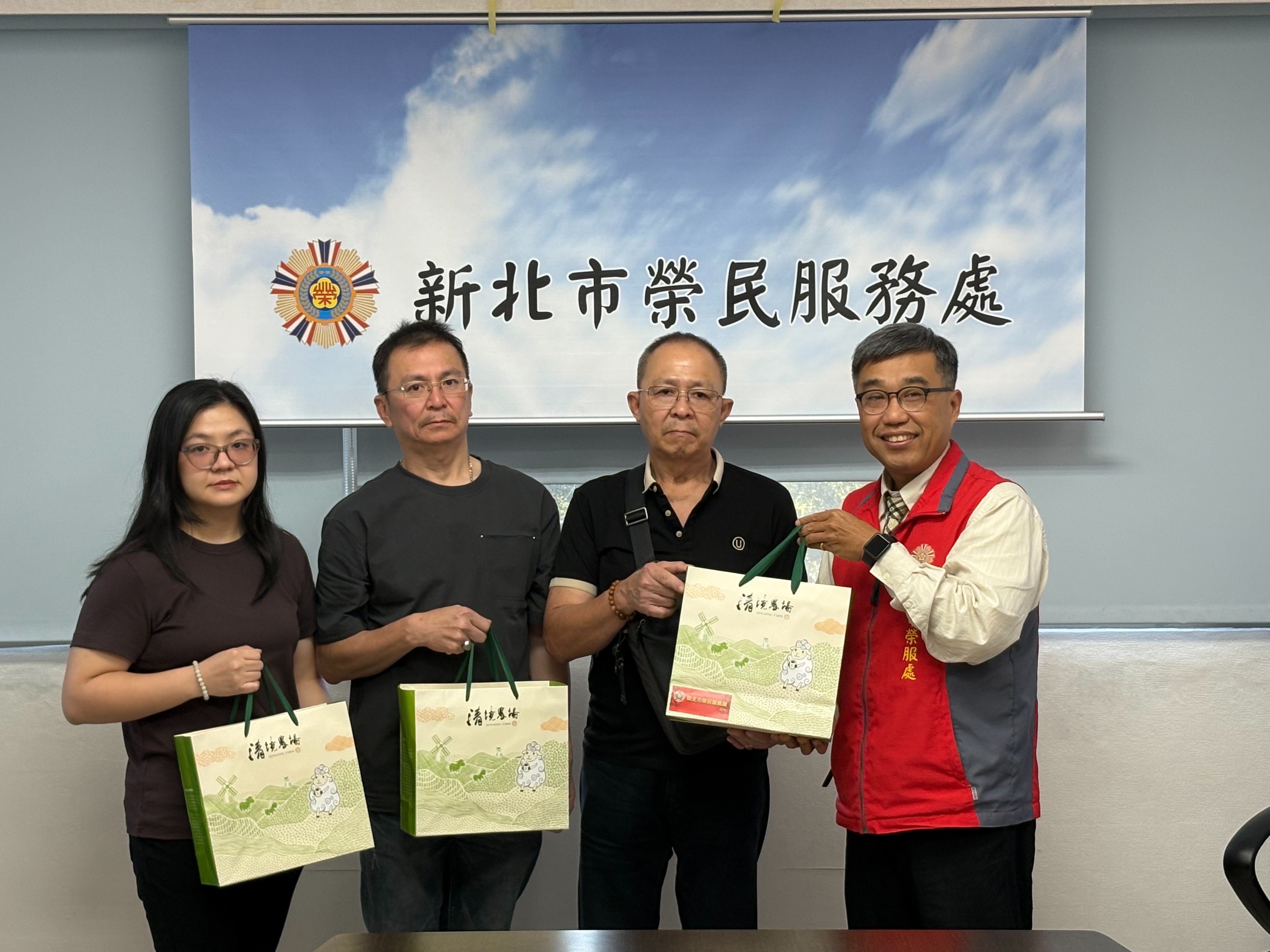 印尼華僑跨海捐贈清寒學子認養金  用愛溫暖孩子的心