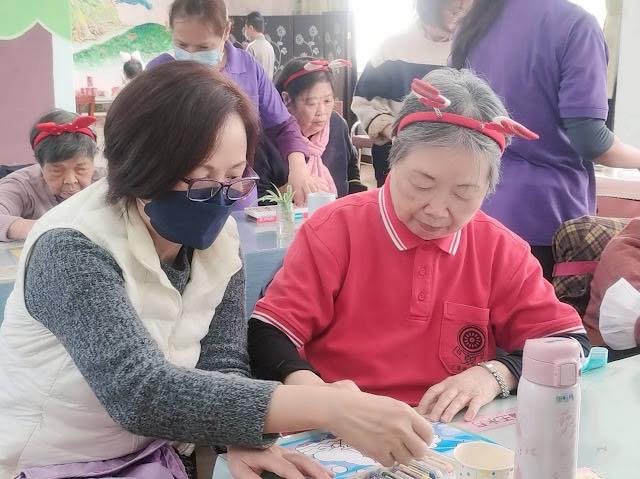 山青日照中心歲末相聚 住民溫馨交流同樂