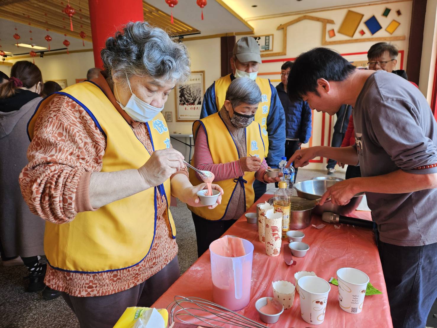 桃園榮家迎春開運😎發糕DIY熱鬧登場🎉