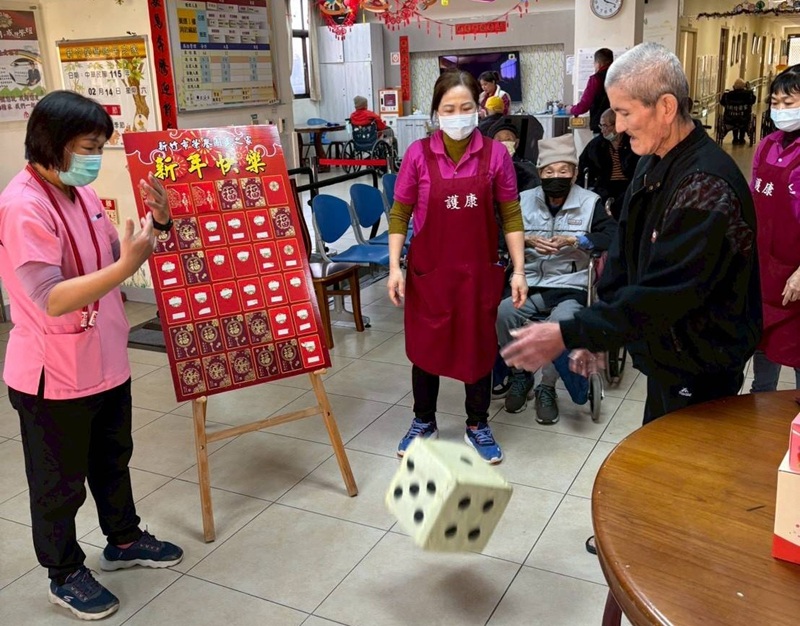 115年2月16日新竹榮家住民齊聚迎福馬吃喝玩樂熱鬧歡度金馬年_6