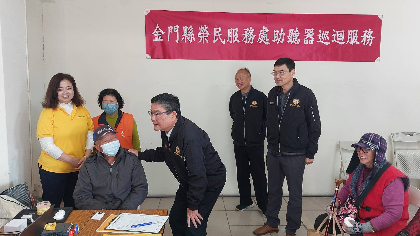 圖二劉信義處長現場了解助聽器服務現況