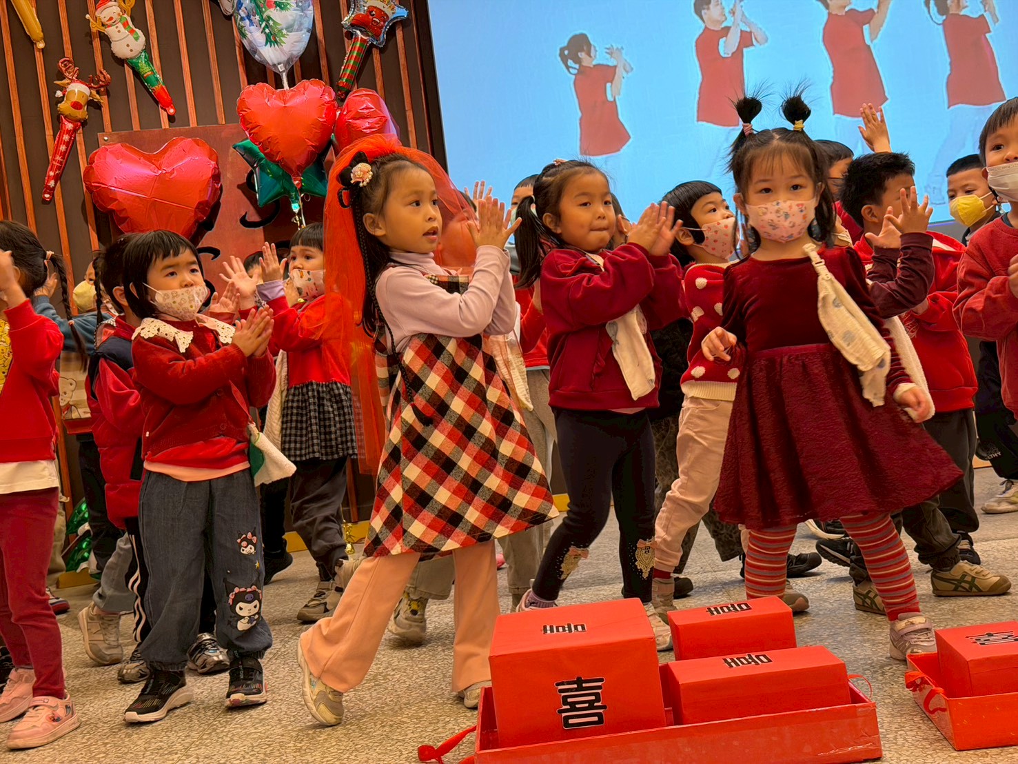 🥹🥹🥹萌娃來祝長輩新年快樂囉~國防大學幼兒園童聲迎新歲😍