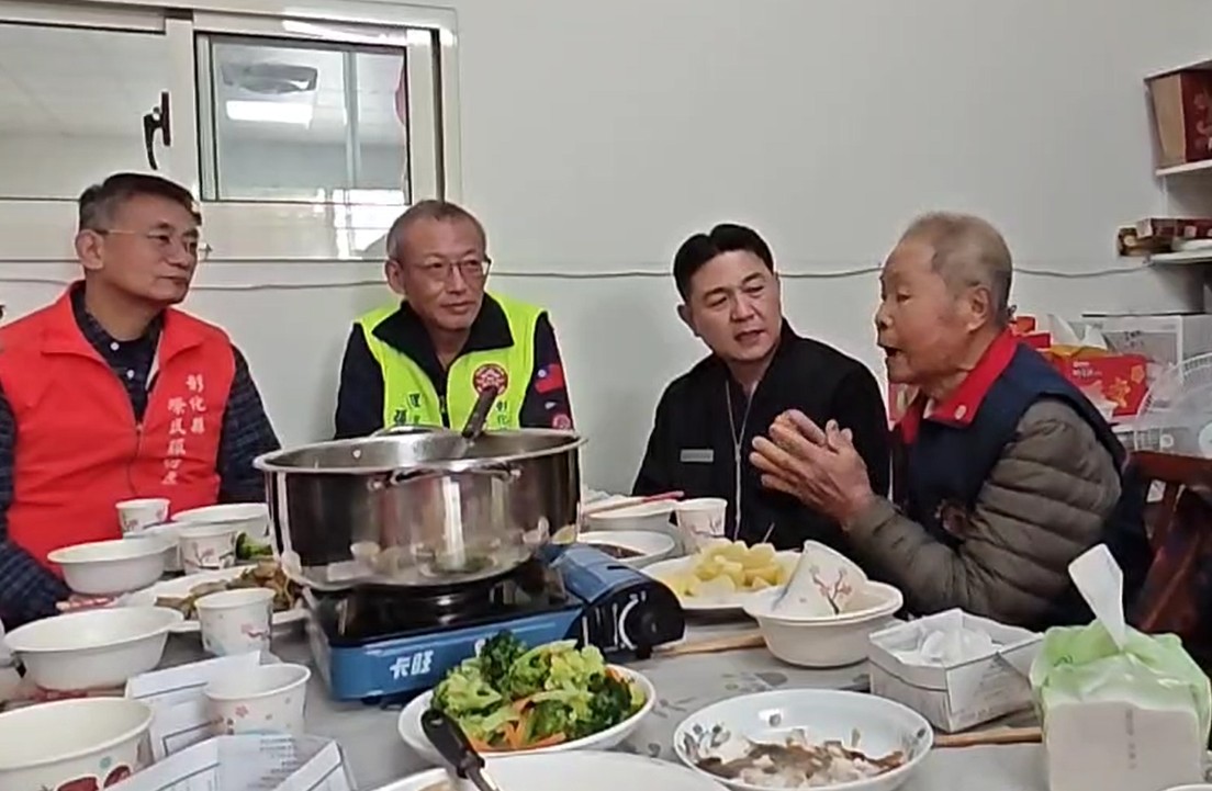 彰化縣榮服處到宅陪伴圍爐 讓長輩不再孤單