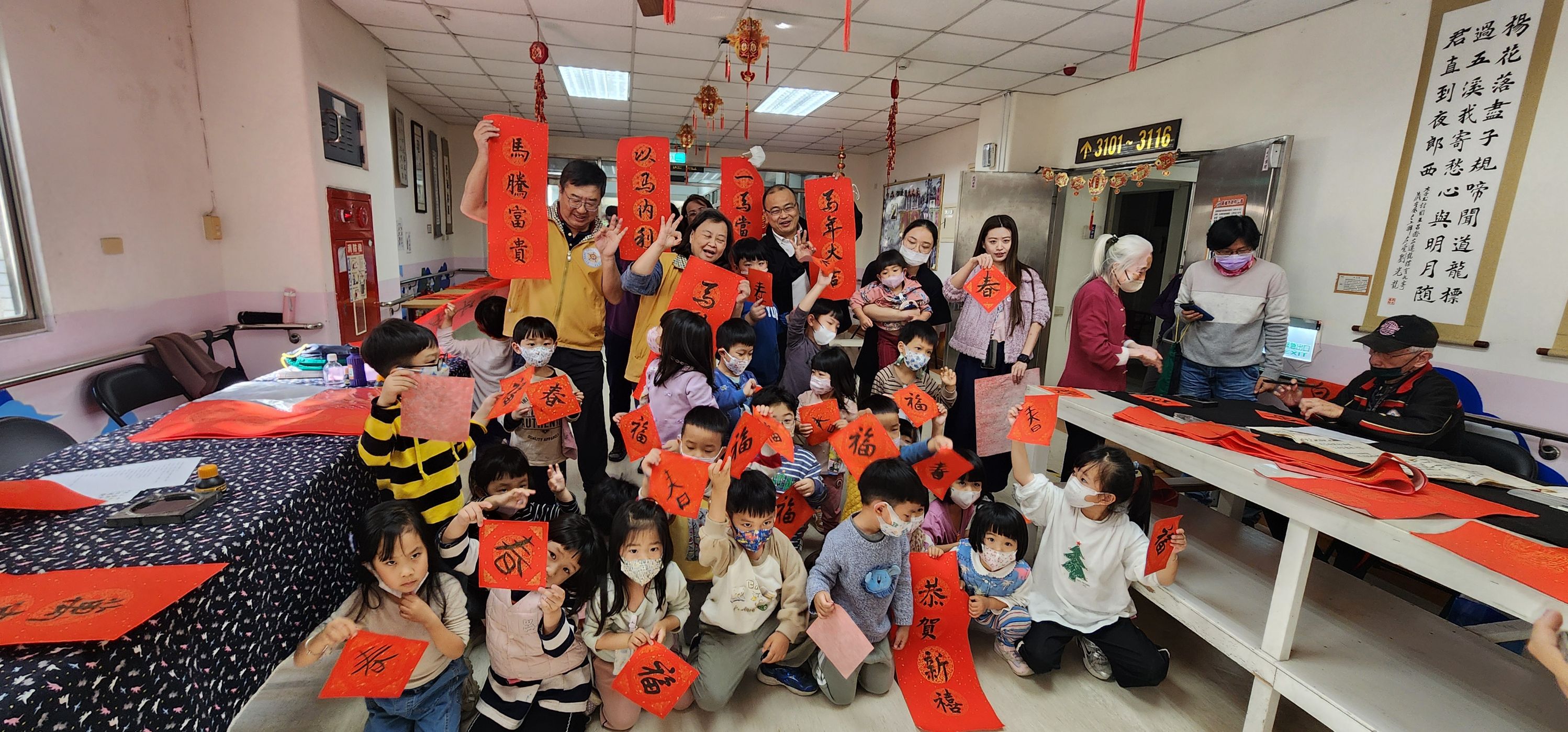 高雄榮家揮毫迎金馬　老幼共融傳遞龍馬精神