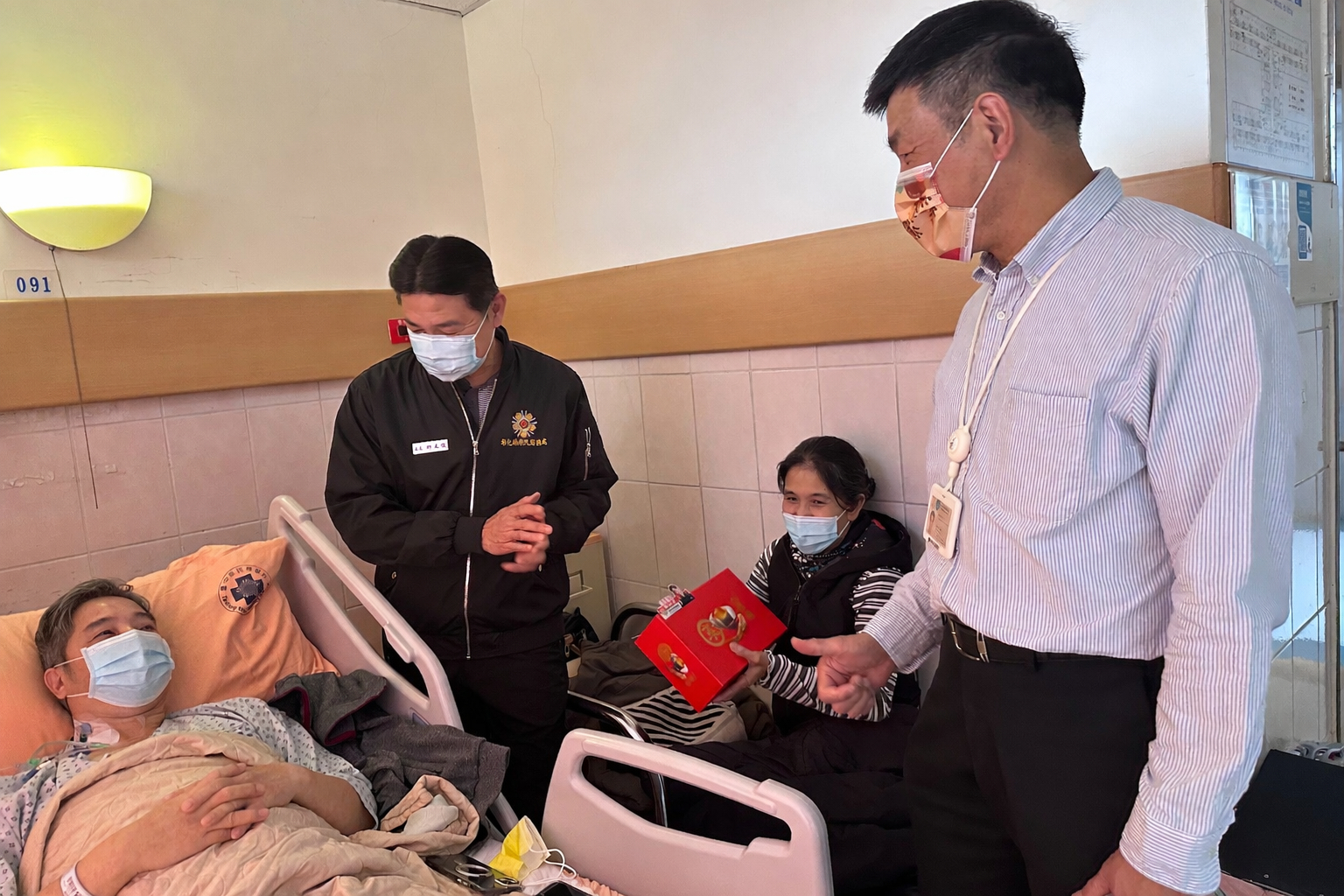 春節前夕關懷送暖　彰化榮服處慰問台中榮總住院榮民