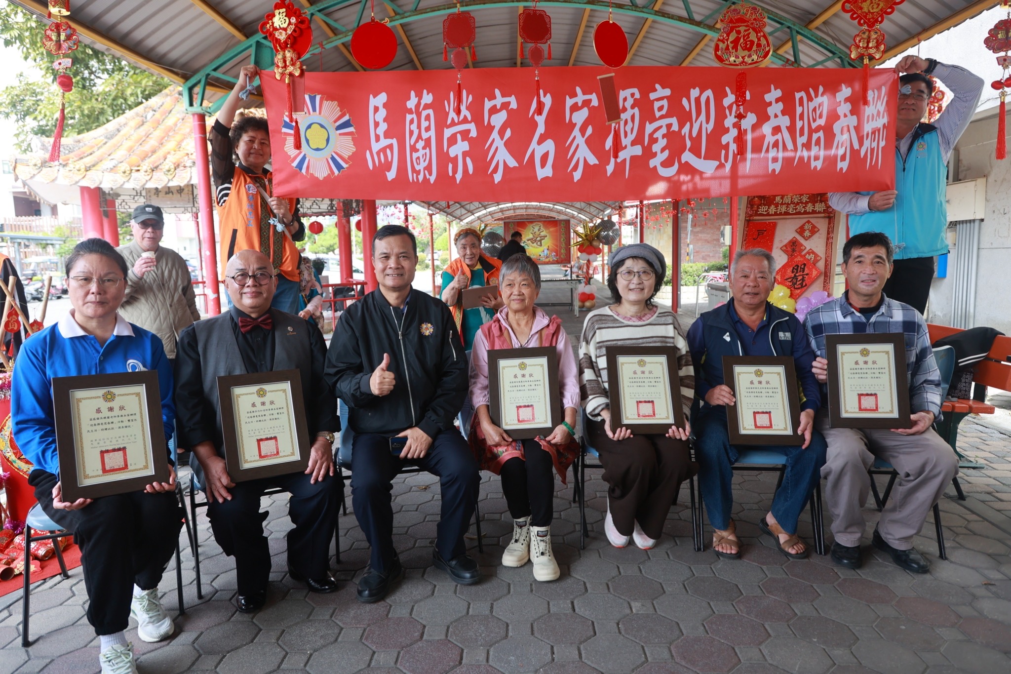 115.02.02 名家揮毫迎新春除舊佈新，馬蘭榮家住民揮毫寫春聯