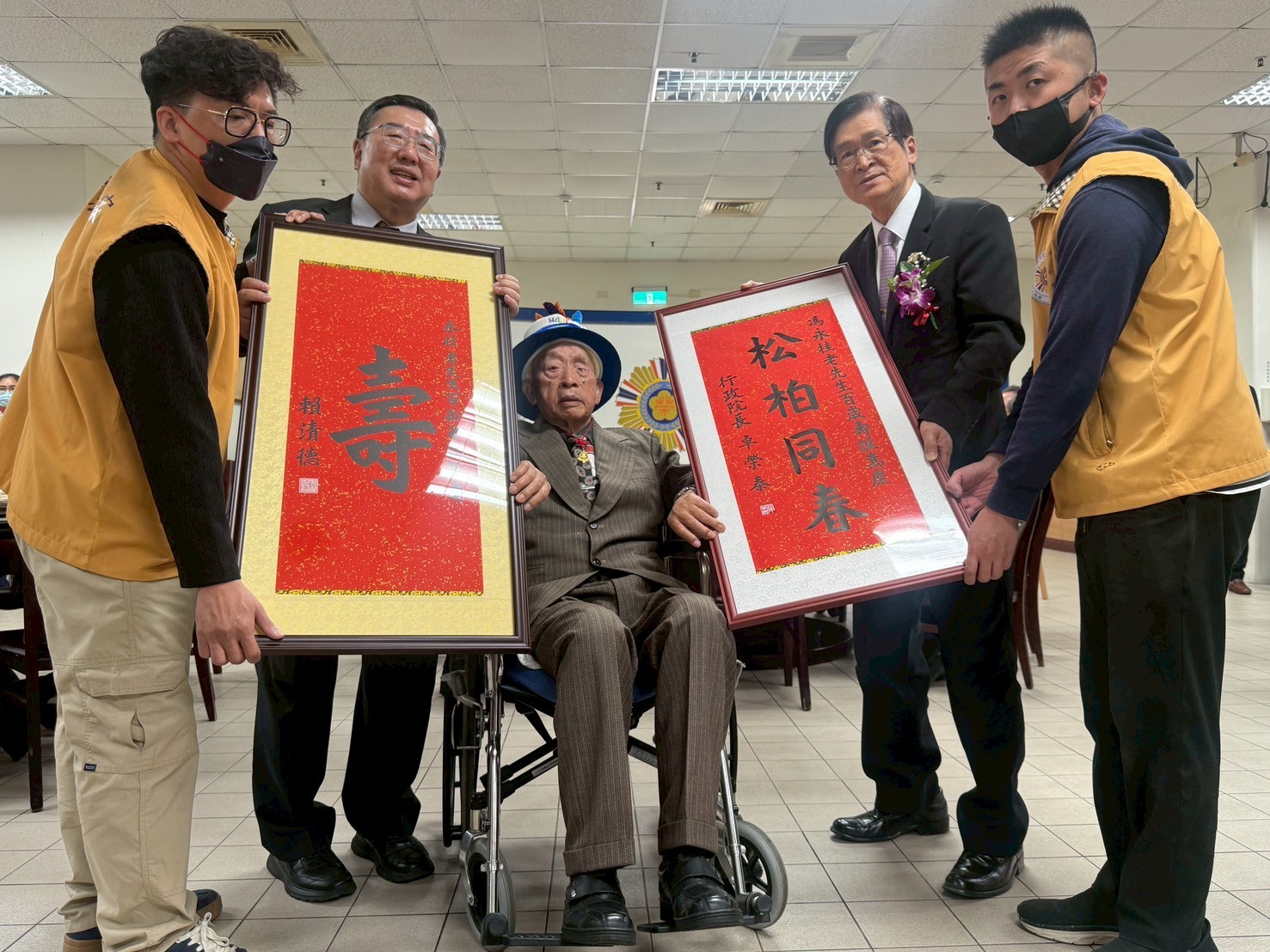 百歲人瑞馮爺爺歡慶紀壽 高雄榮家元月眾人祝賀添福壽