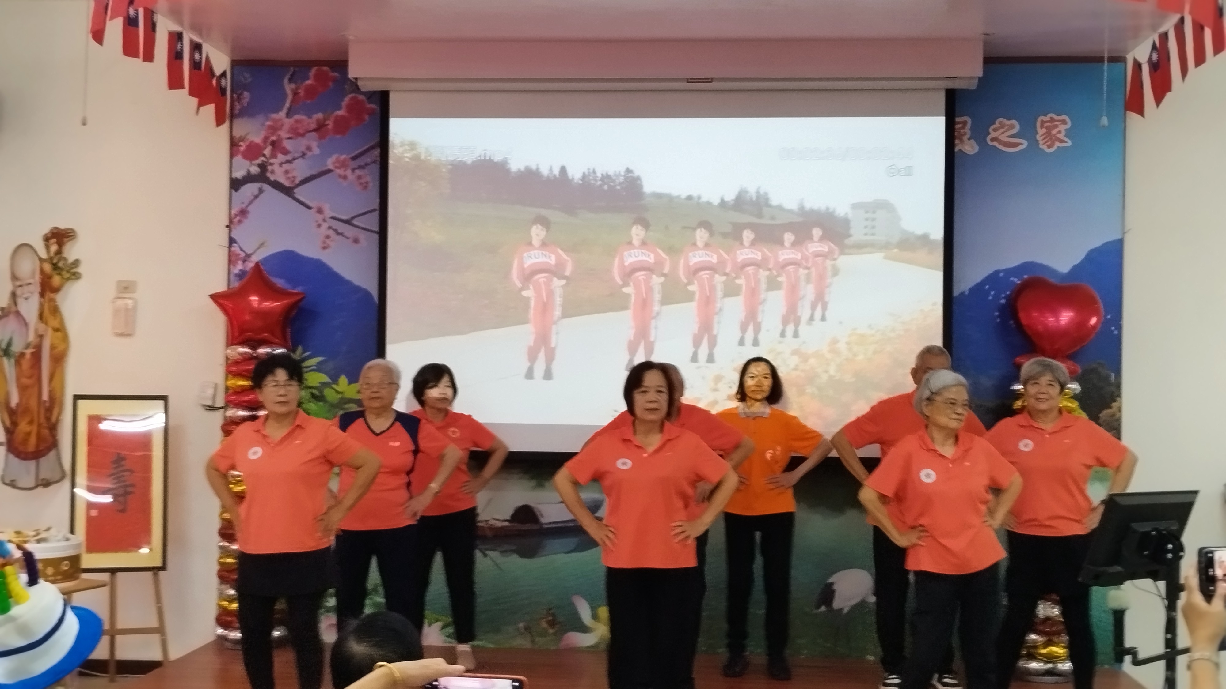 眾人祝福獻溫馨4