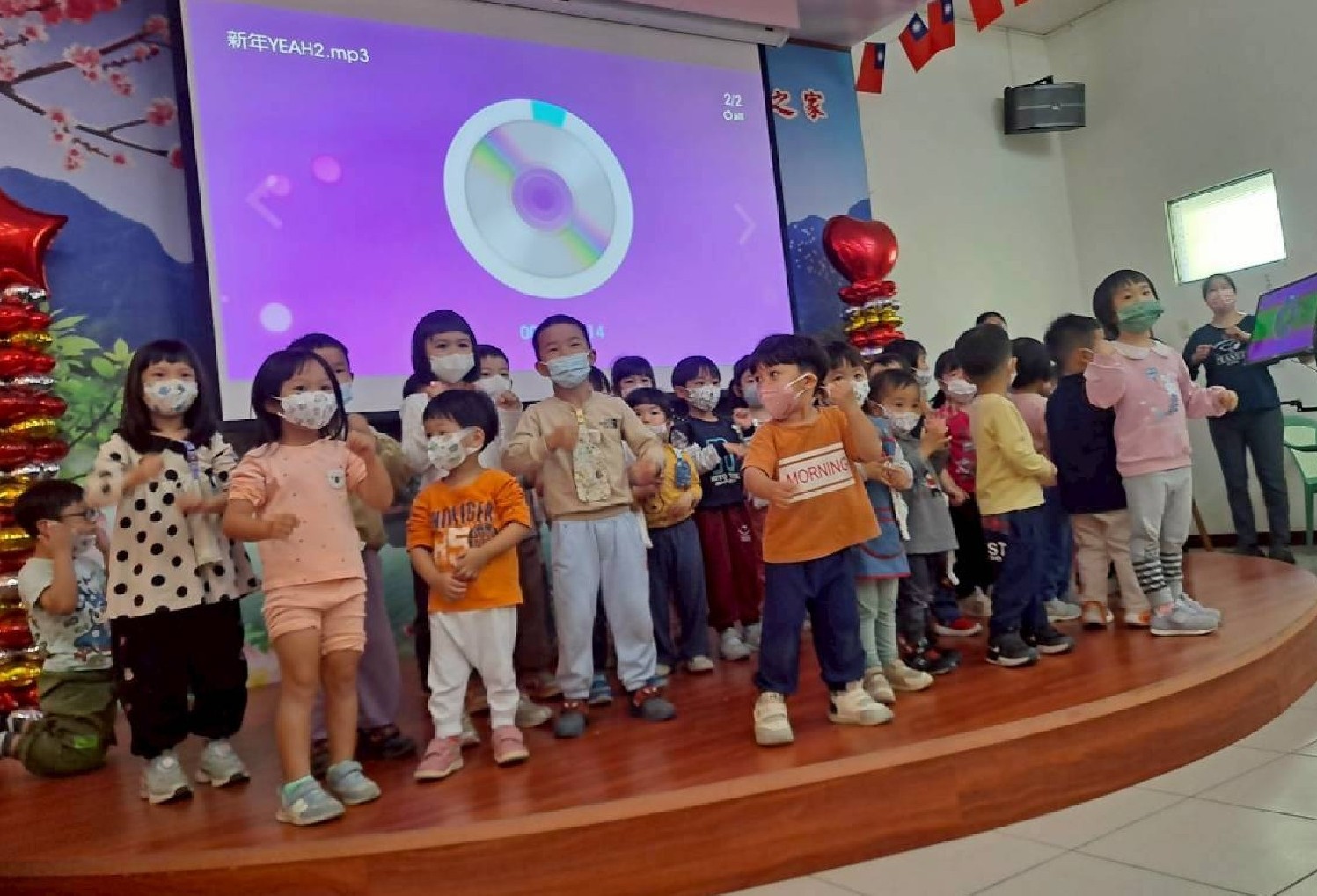 眾人祝福獻溫馨5