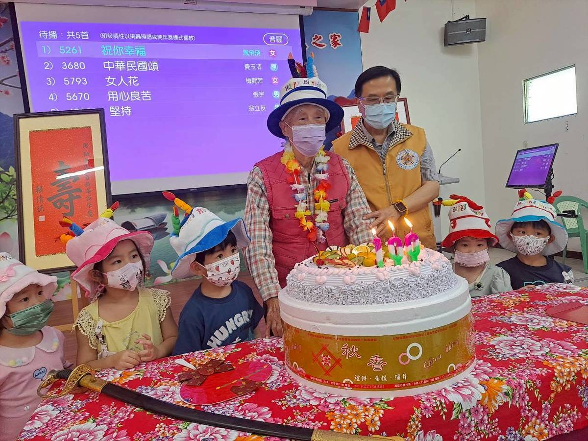 高雄榮家百歲人瑞周爺爺紀壽 眾人祝福獻溫馨