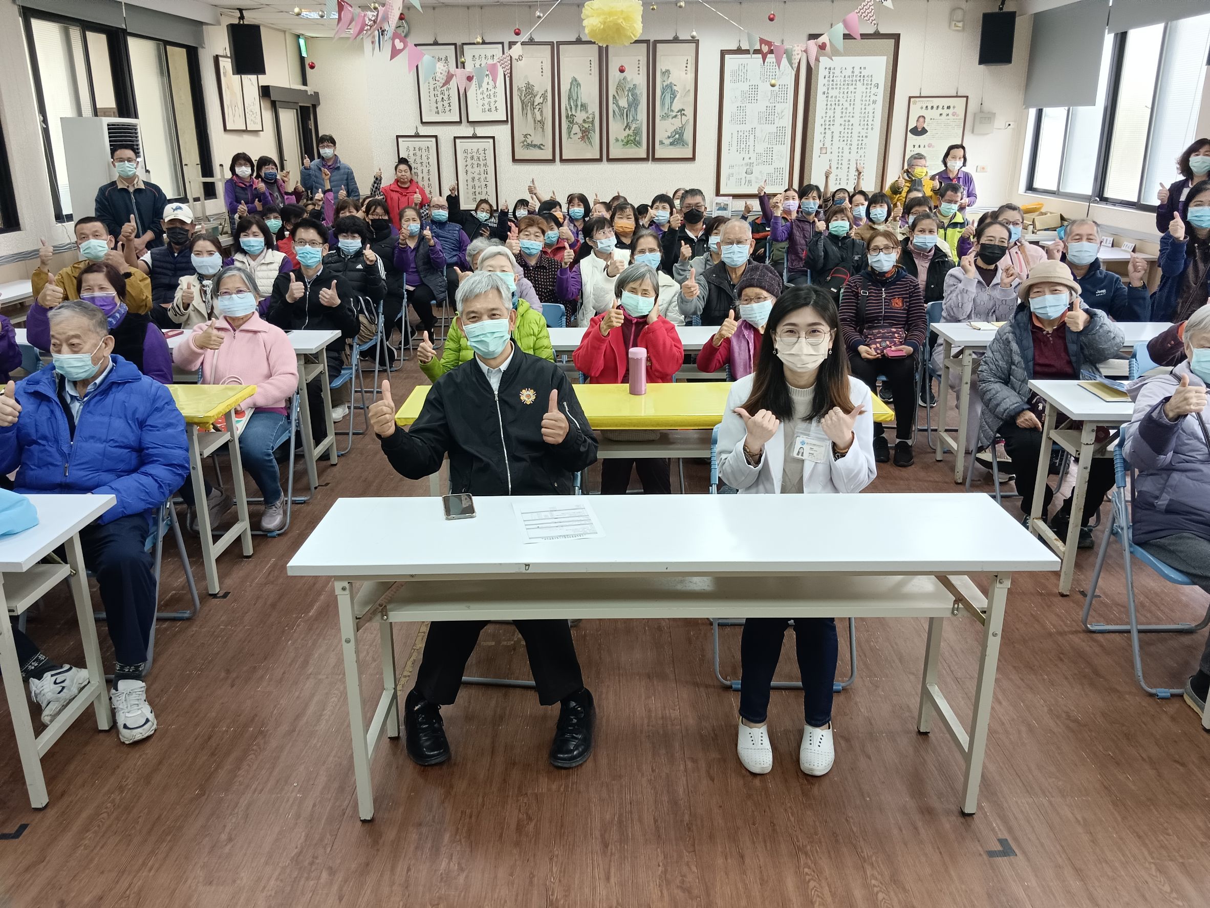 全體職員工、住民和講師大合照