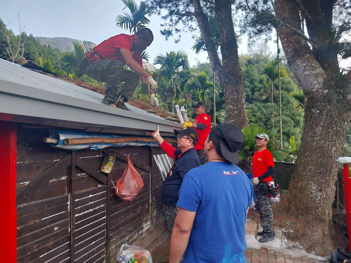 榮情暖中寮!南投縣榮服處攜手海陸協會為老兵修屋圓夢