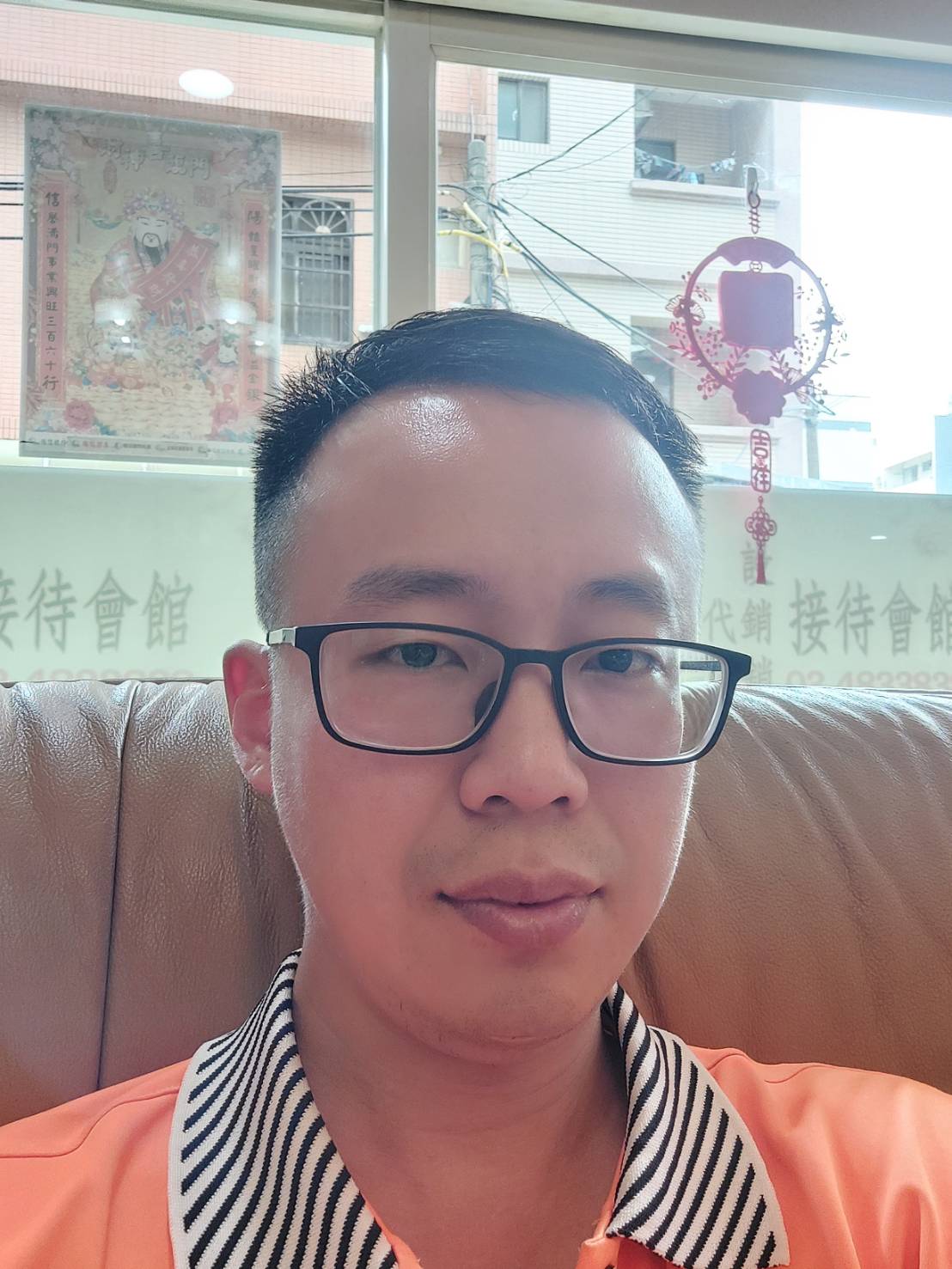 圖一吳懿紘先生任職於建設公司期間生活照