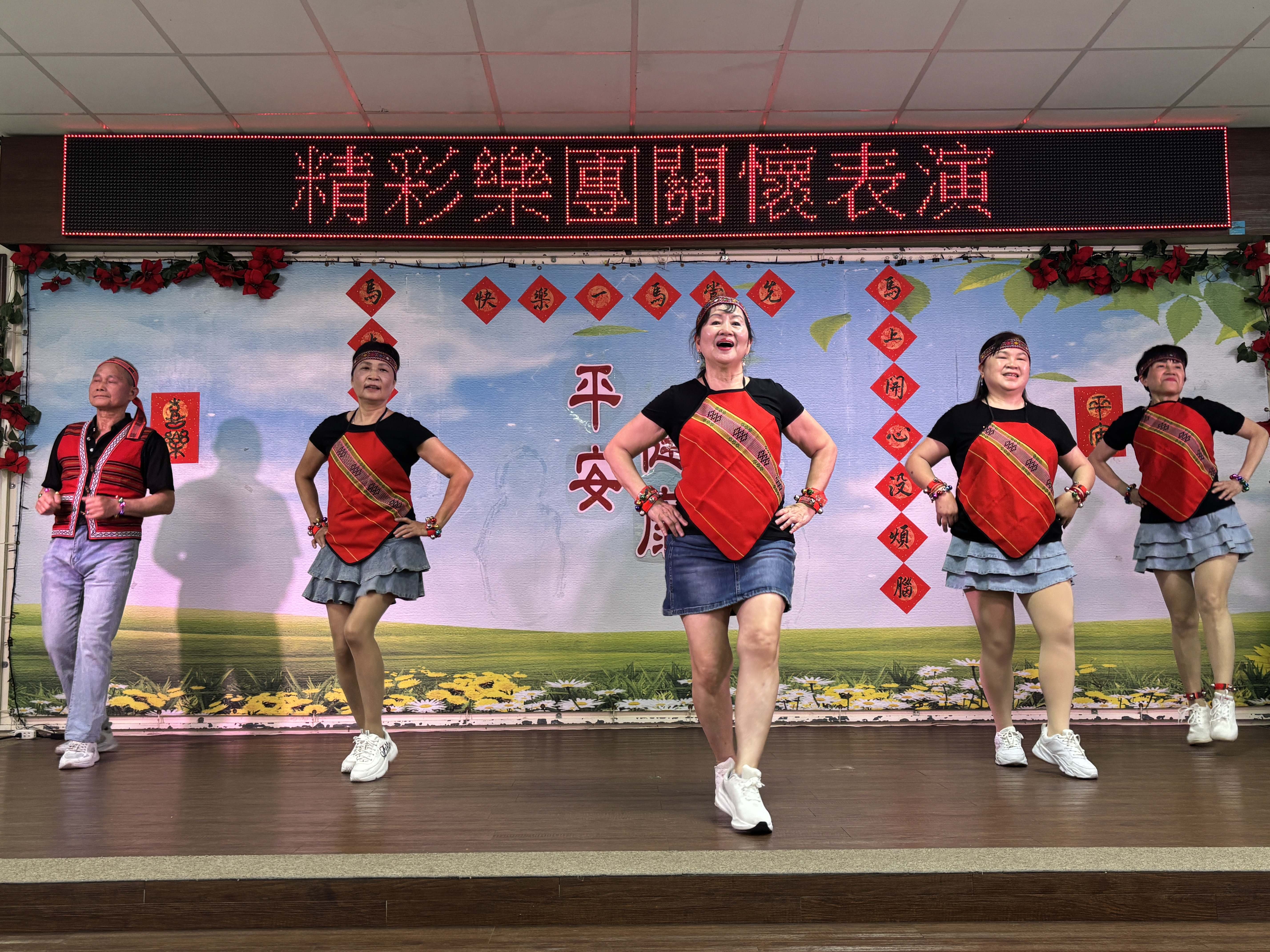 精彩樂團精采表演 共度暖心午後