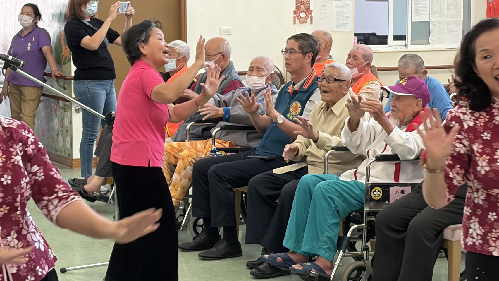 115年03月18日雙福基金會傳愛屏東榮家暖心歌舞與長輩共度溫馨午後