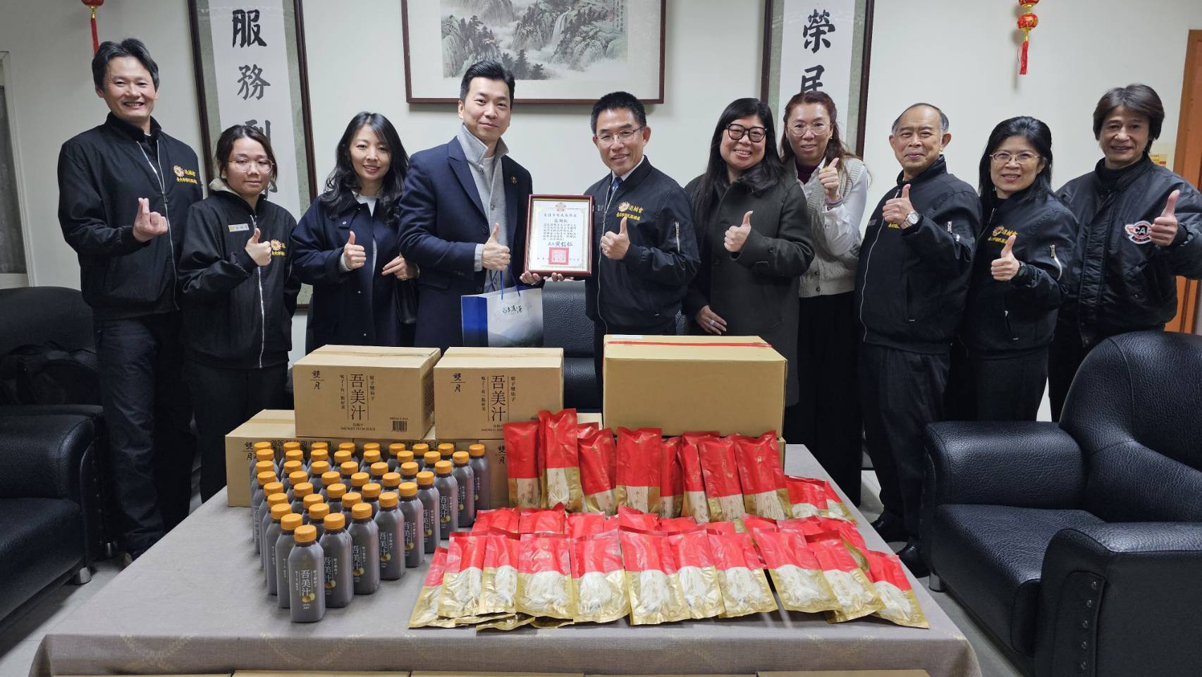 臺北市榮民服務處攜手雙月食品社愛心捐贈傳遞溫暖