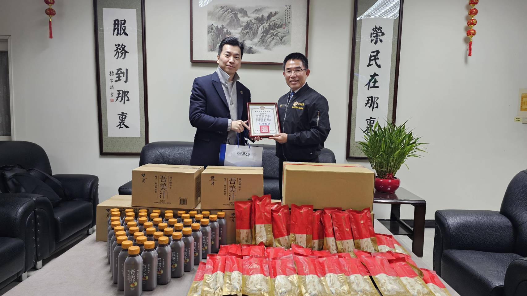 臺北市榮民服務處攜手雙月食品社愛心捐贈傳遞溫暖