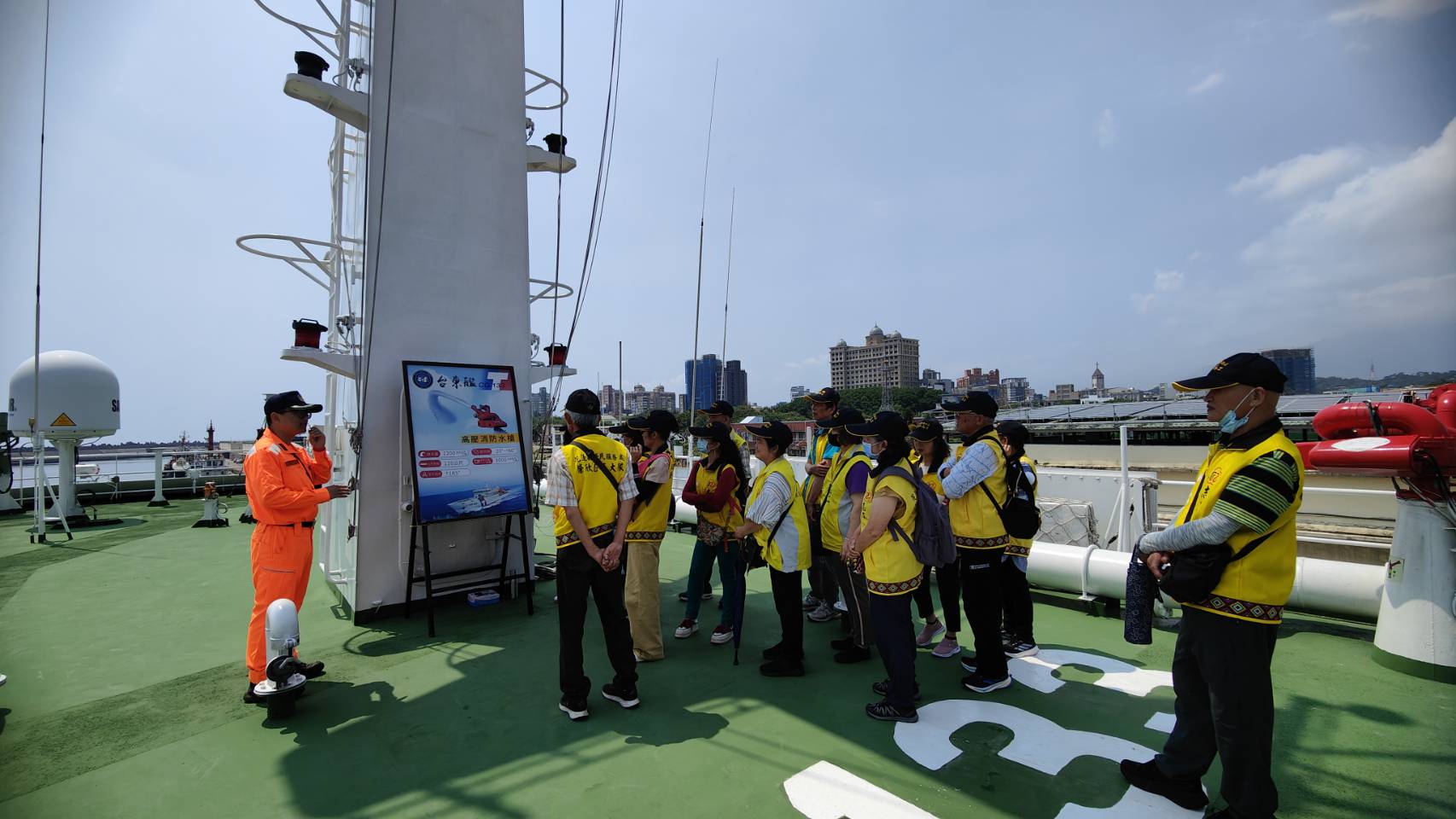 圖六臺東艦飛行甲板介紹