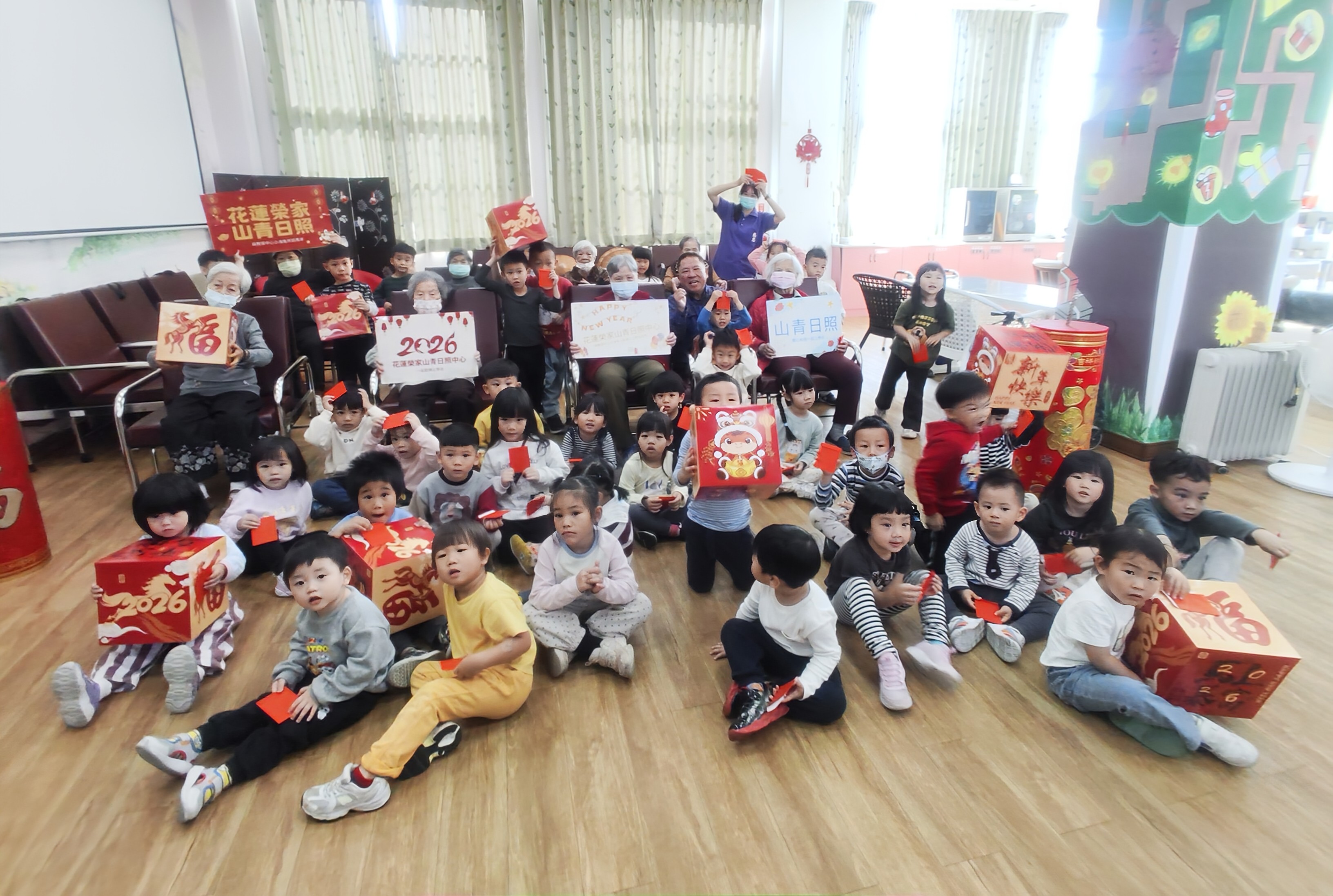花蓮榮家教保中心學童拜早年 共迎2026老幼共融新活力