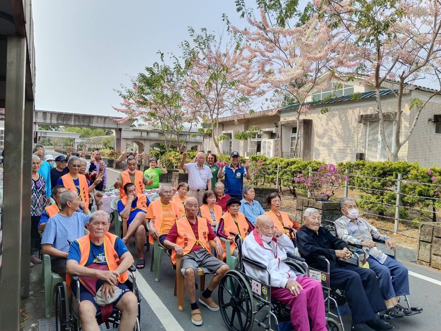 115年04月07日屏東榮家「花旗木賞花」幸福活動