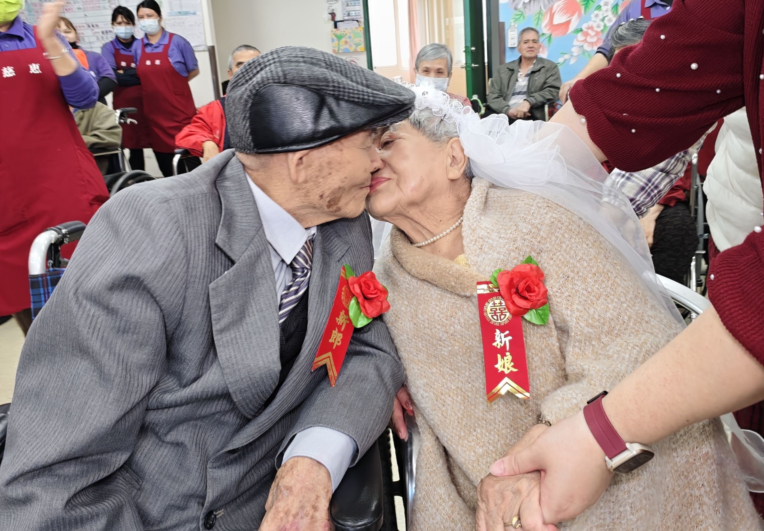 💎相守一甲子愛如藍寶石 花蓮榮家為住民舉辦65周年紀念婚禮💎