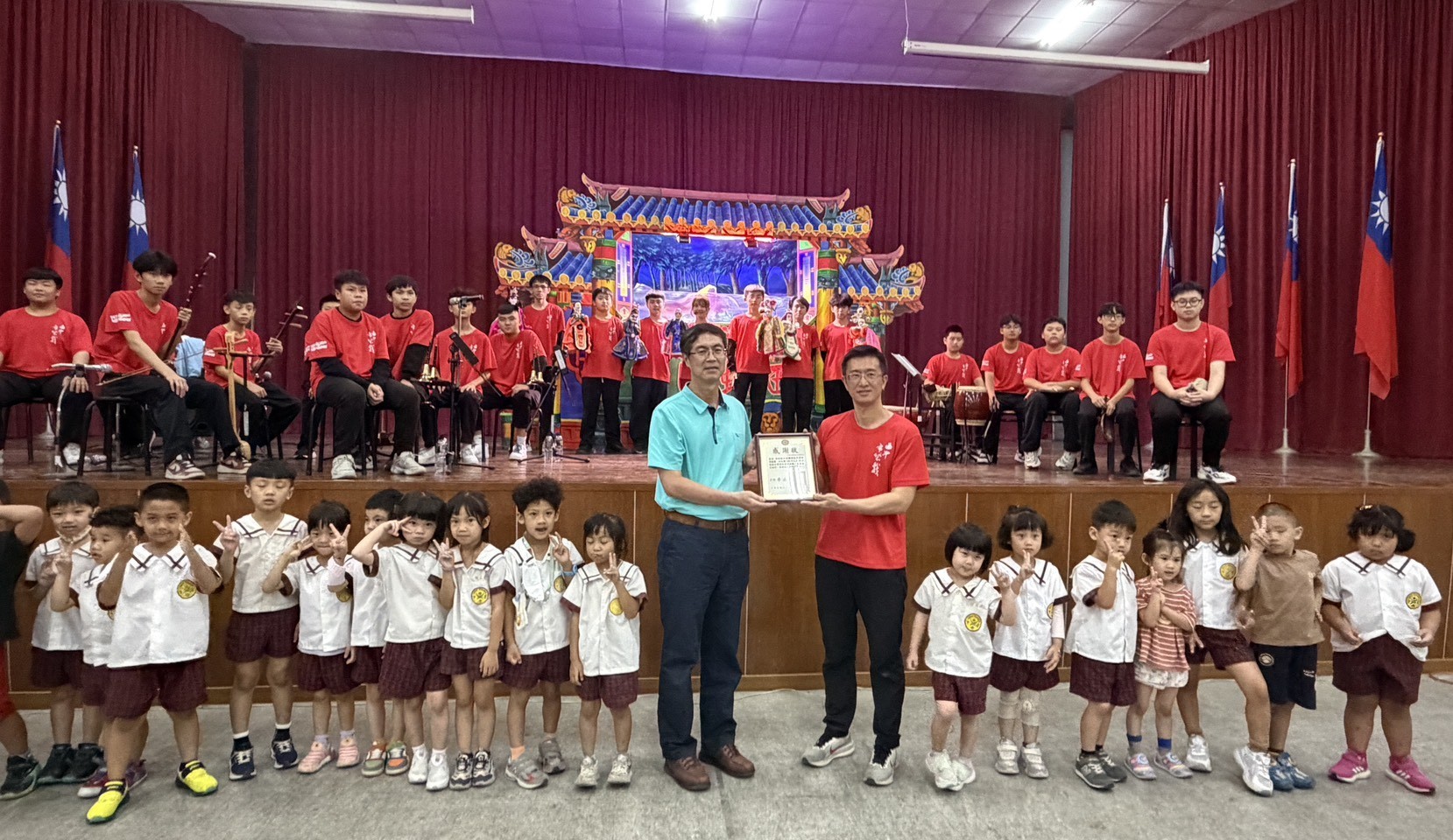 115年04月17日西螺國中布袋戲屏東榮家演出  世代交流喚起長輩珍貴