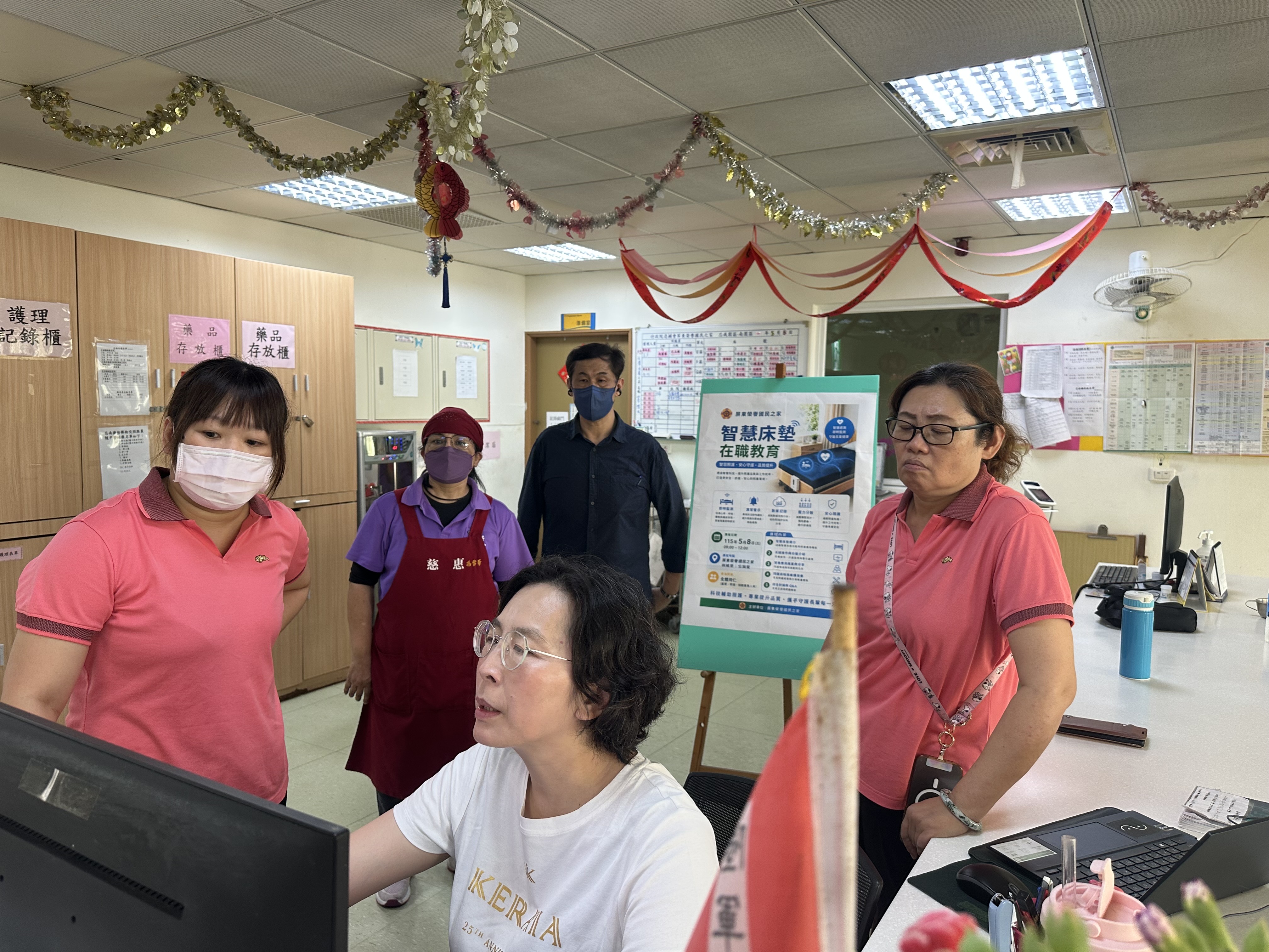 圖4. 現場面對面講解智慧床墊功能
