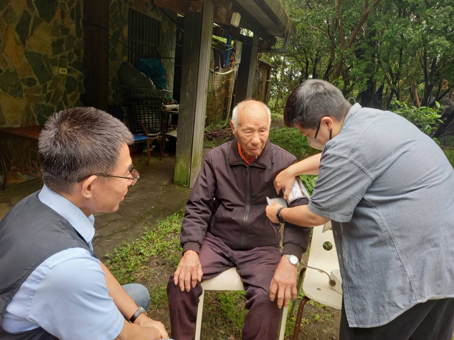臺北市榮服處攜手榮總深入偏遠山區守護高齡獨居榮民