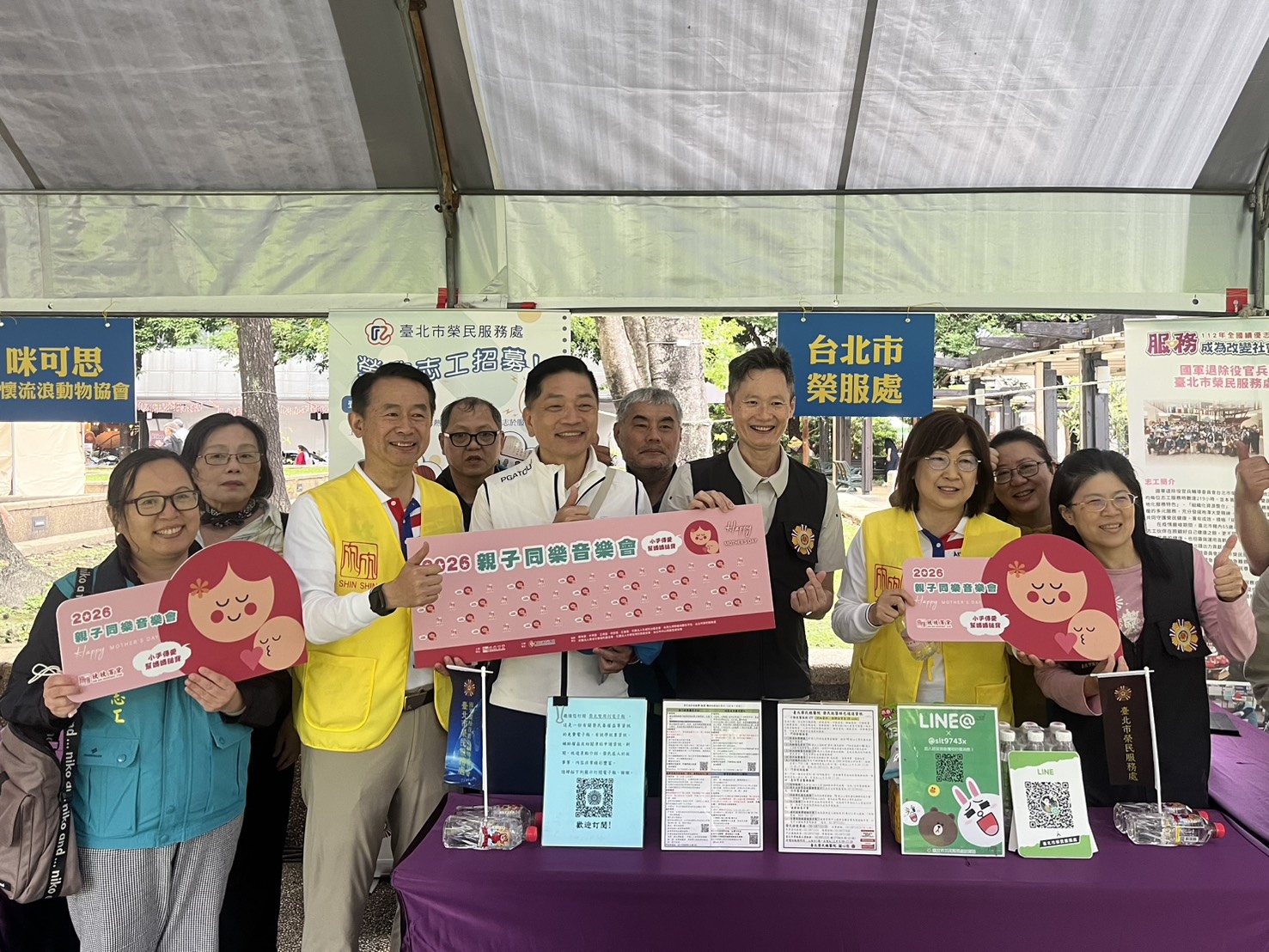 臺北市榮服處走入人群 母親節前夕於欣欣百貨創意宣導