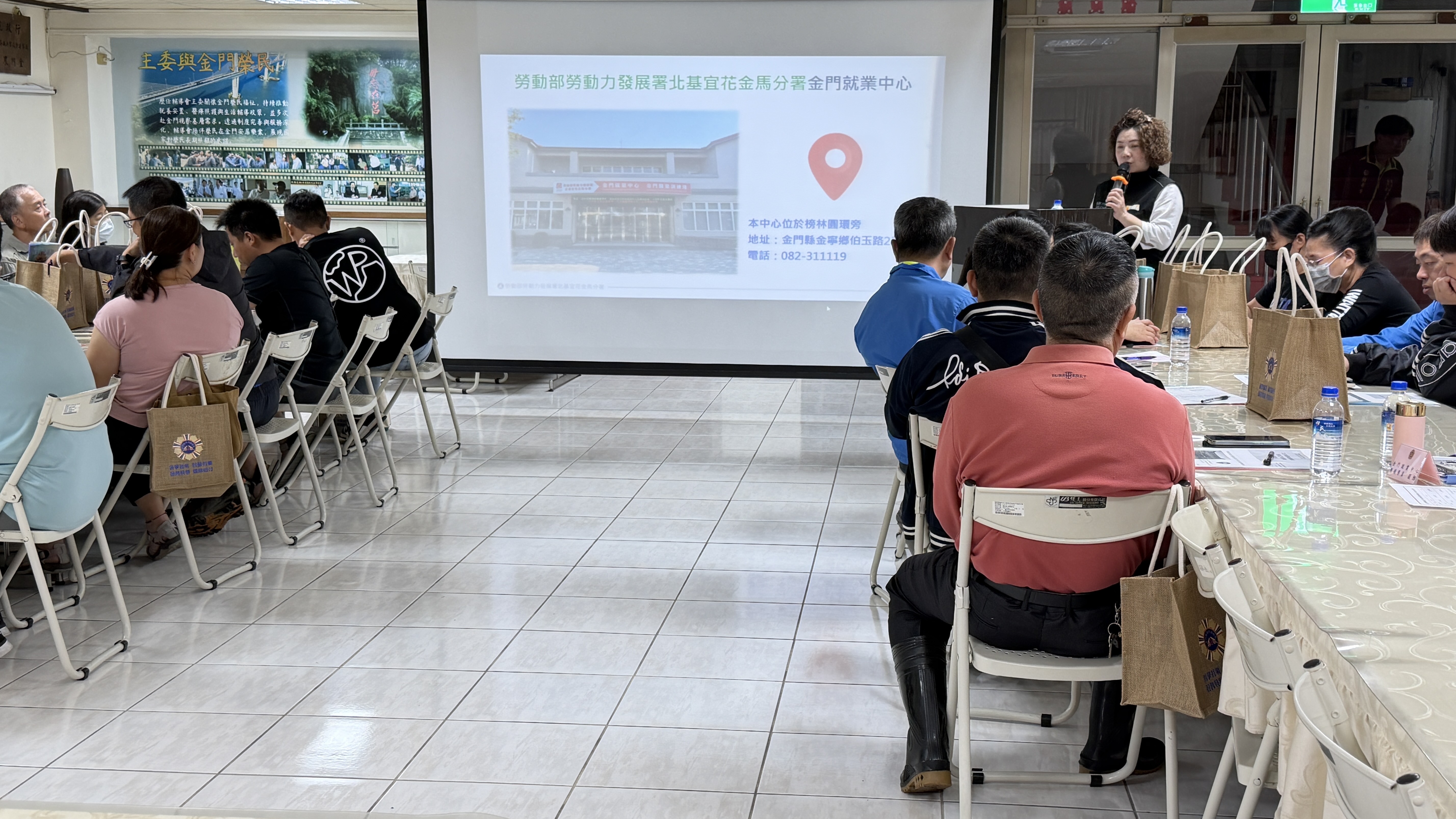 圖七勞動部勞動力發展署北基宜花金馬分署金門就業中心陳筱湉輔導員實施業務宣導