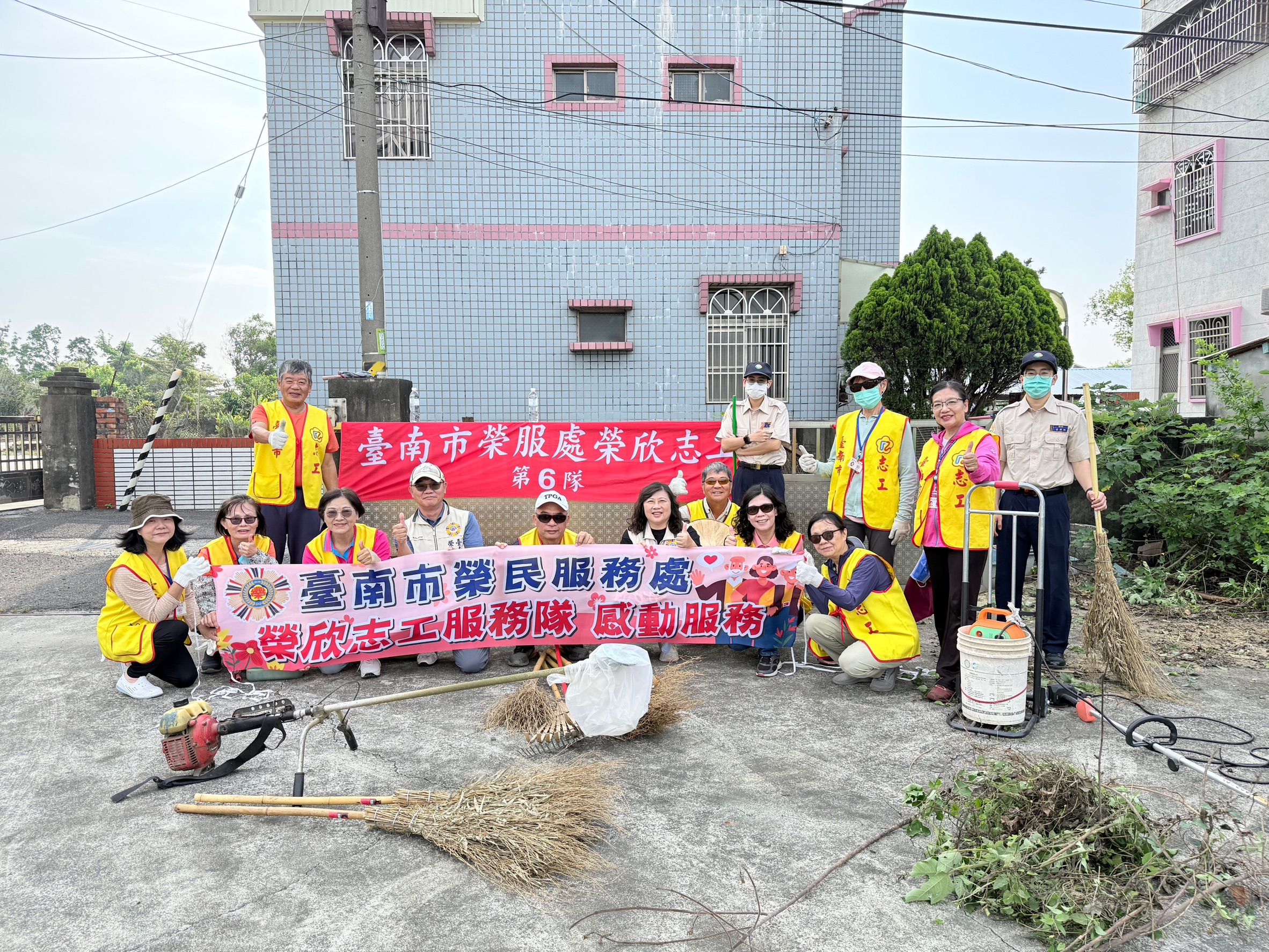 臺南市榮服處志工感動服務 清潔家園暖慶母親節