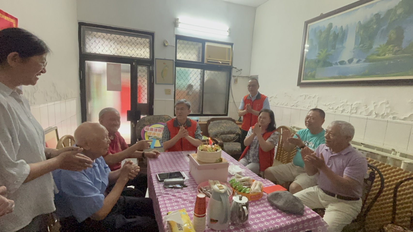 圖說04:慶生祝壽齊唱生日快樂歌