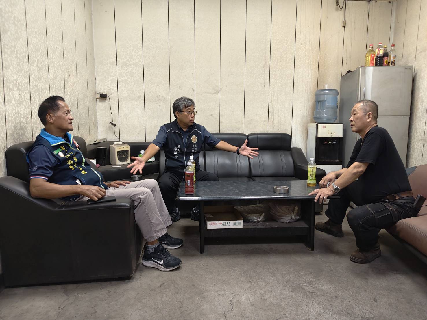 榮民企業攜手校友會跨區送愛 南投縣榮服處受贈遺孤認養金傳遞溫暖