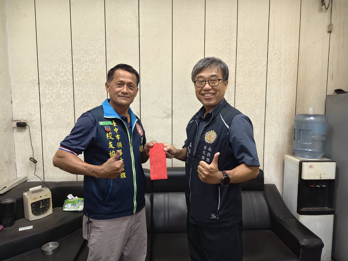 榮民企業攜手校友會跨區送愛 南投縣榮服處受贈遺孤認養金傳遞溫暖