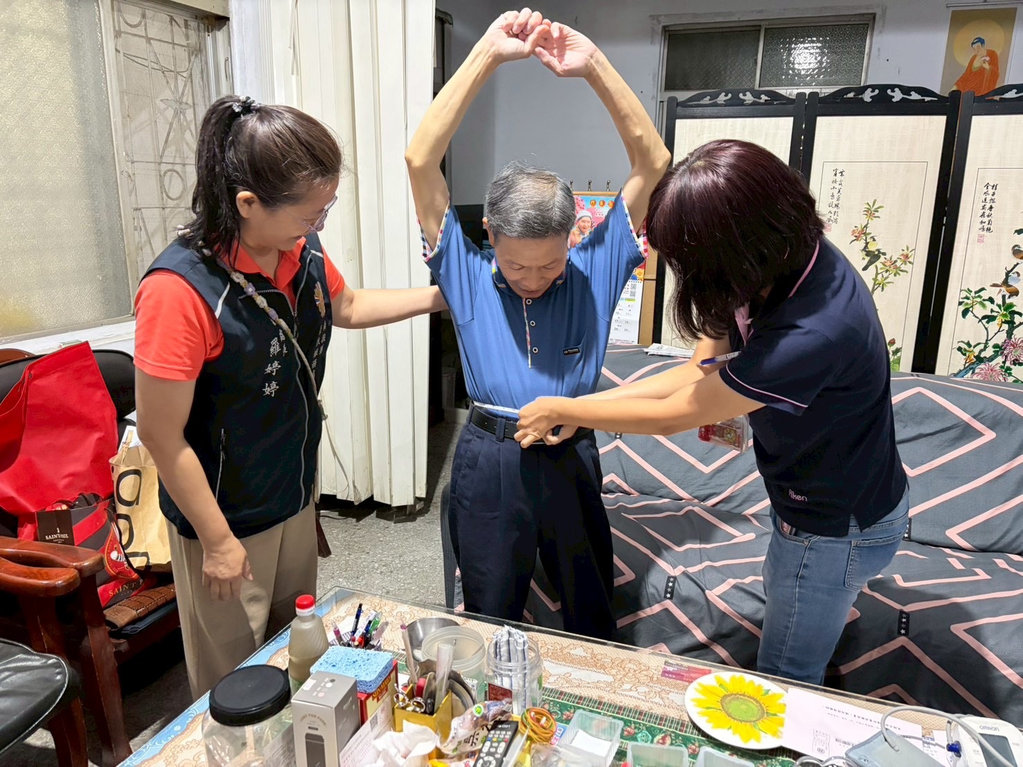 南投縣榮服處與埔榮攜手訪視年長榮民眷 維護長輩身心健康