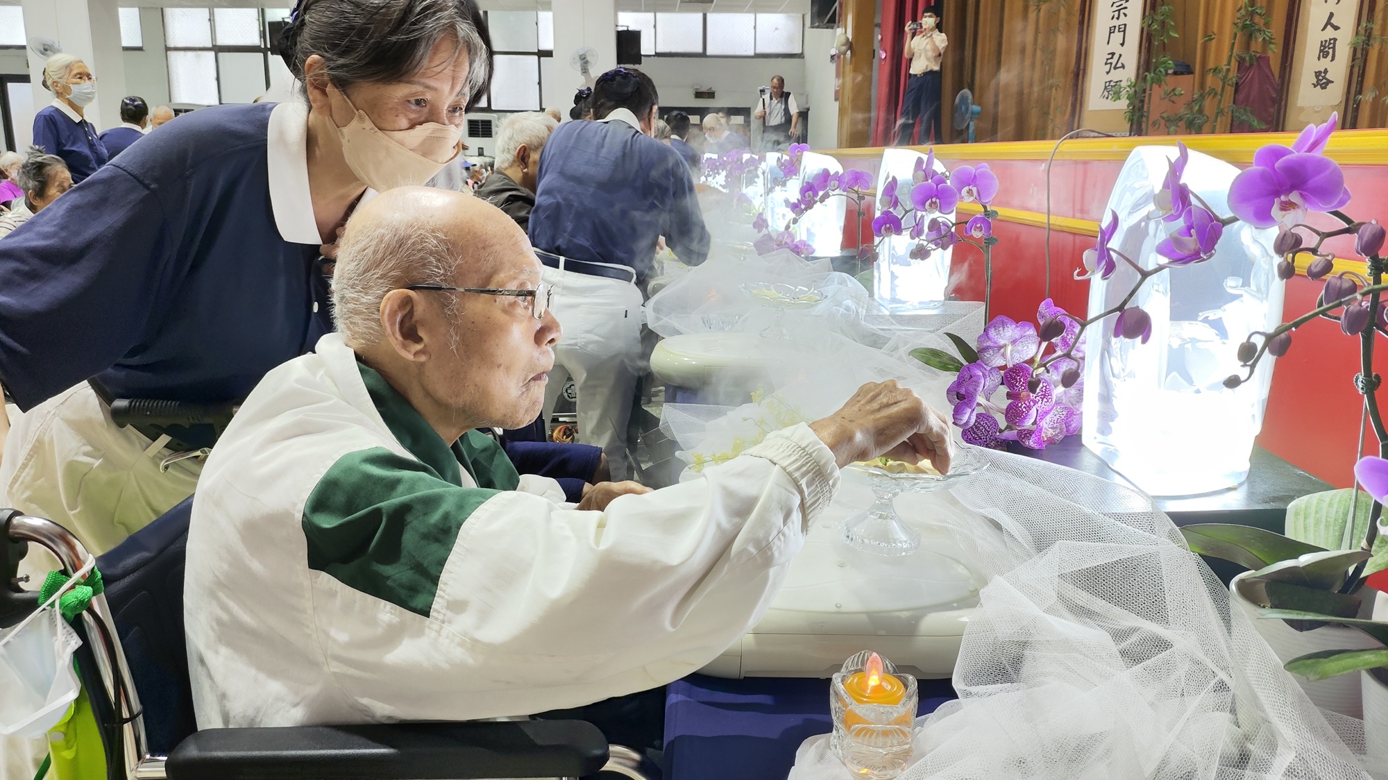 養護堂隊長者浴佛