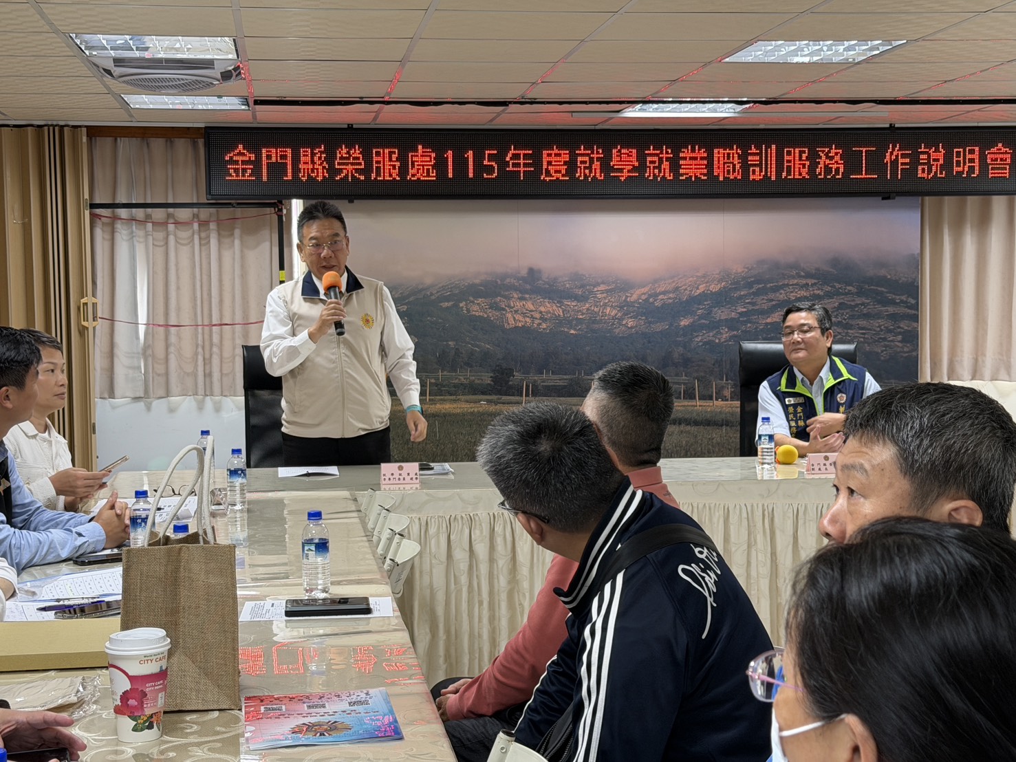 圖二輔導會就學就業處李建學專門委員於座談會中致詞