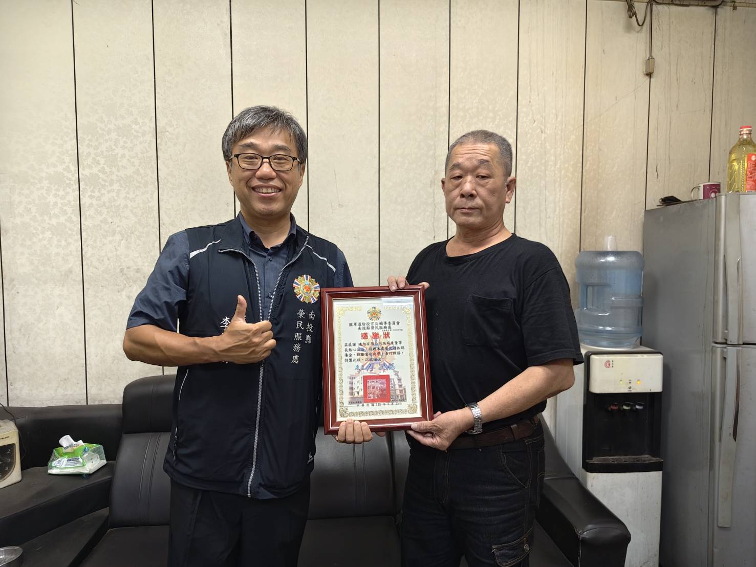榮民企業攜手校友會跨區送愛 南投縣榮服處受贈遺孤認養金傳遞溫暖