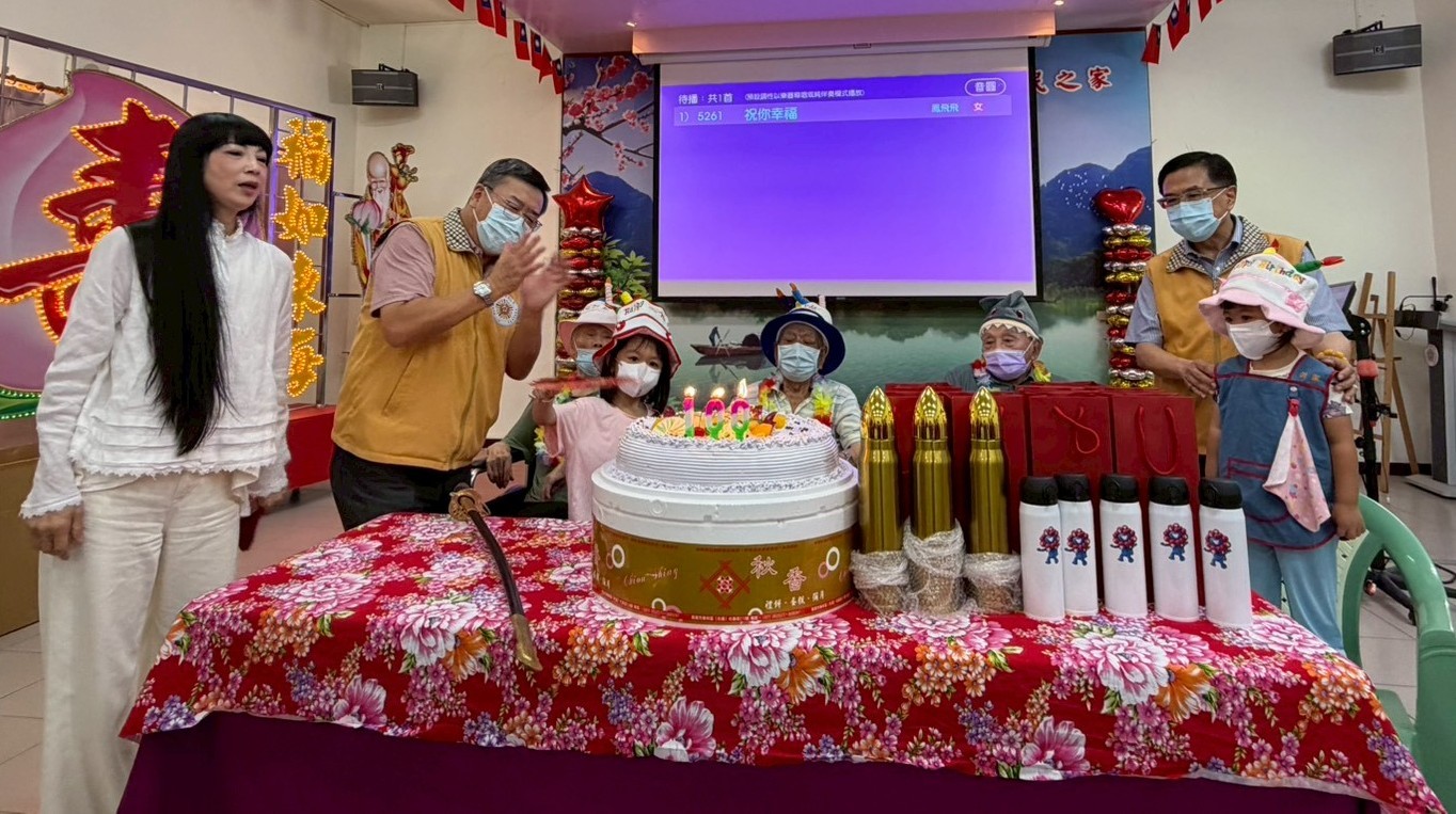 高雄榮家五月慶生茶會3位百歲人瑞齊聚一堂 溫馨喜氣樂陶陶