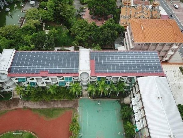 建置太陽光電的屋頂先搭建鐵皮屋頂再建置太陽光電以達到完全防水目的-1 建置太陽光電的屋頂先搭建鐵皮屋頂再建置太陽光電以達到完全防水目的-1