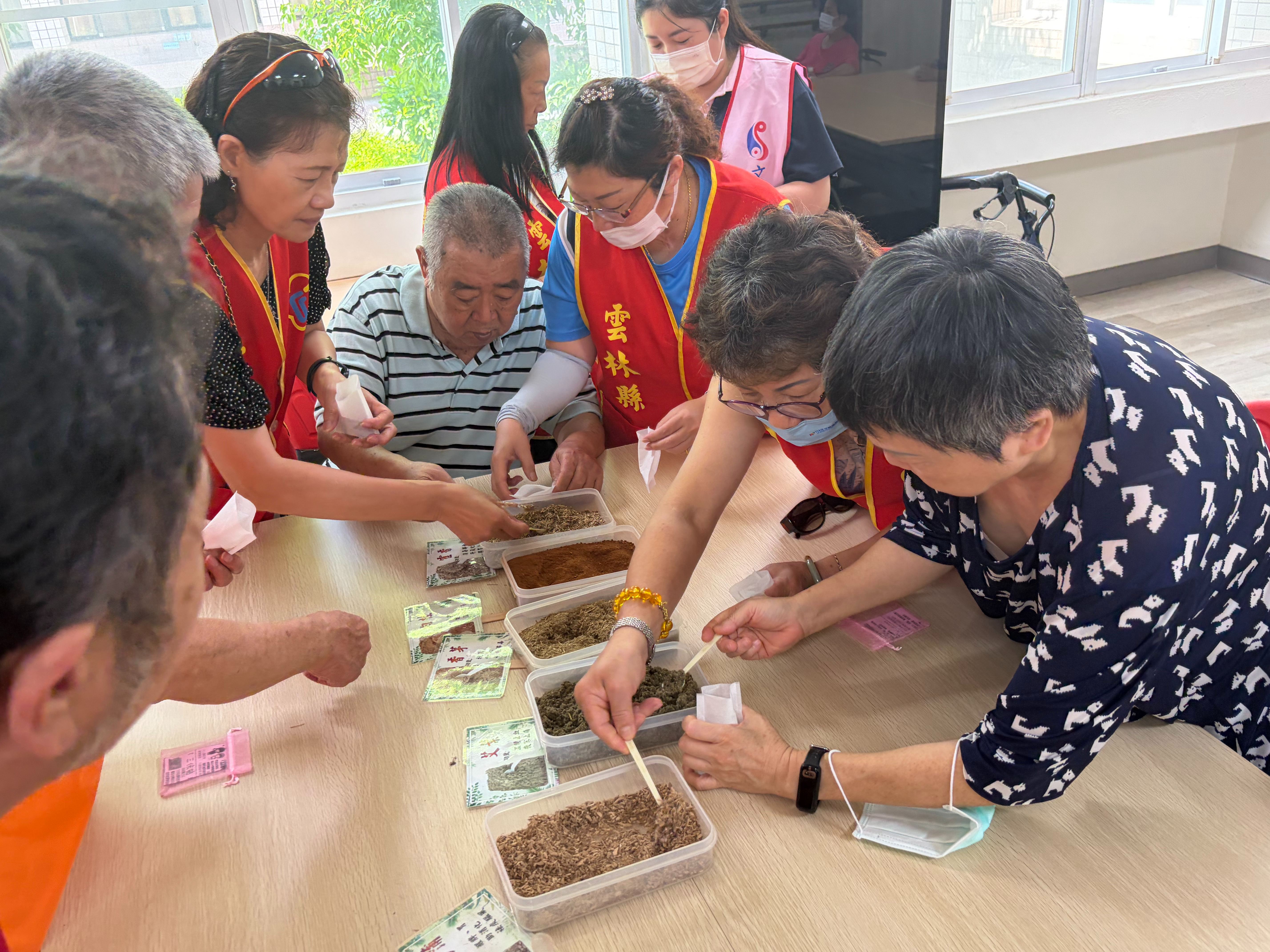 115年6月18日端午節香包 DIY 活動 結合文心中醫與榮欣志工 傳承草藥文化送溫馨