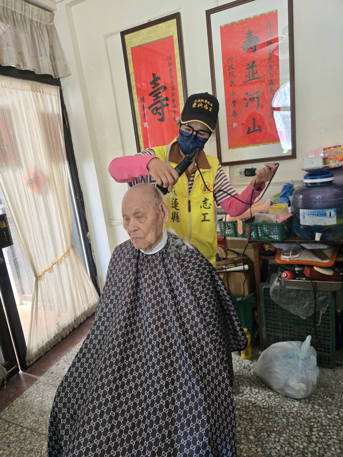 為符爺爺理髮