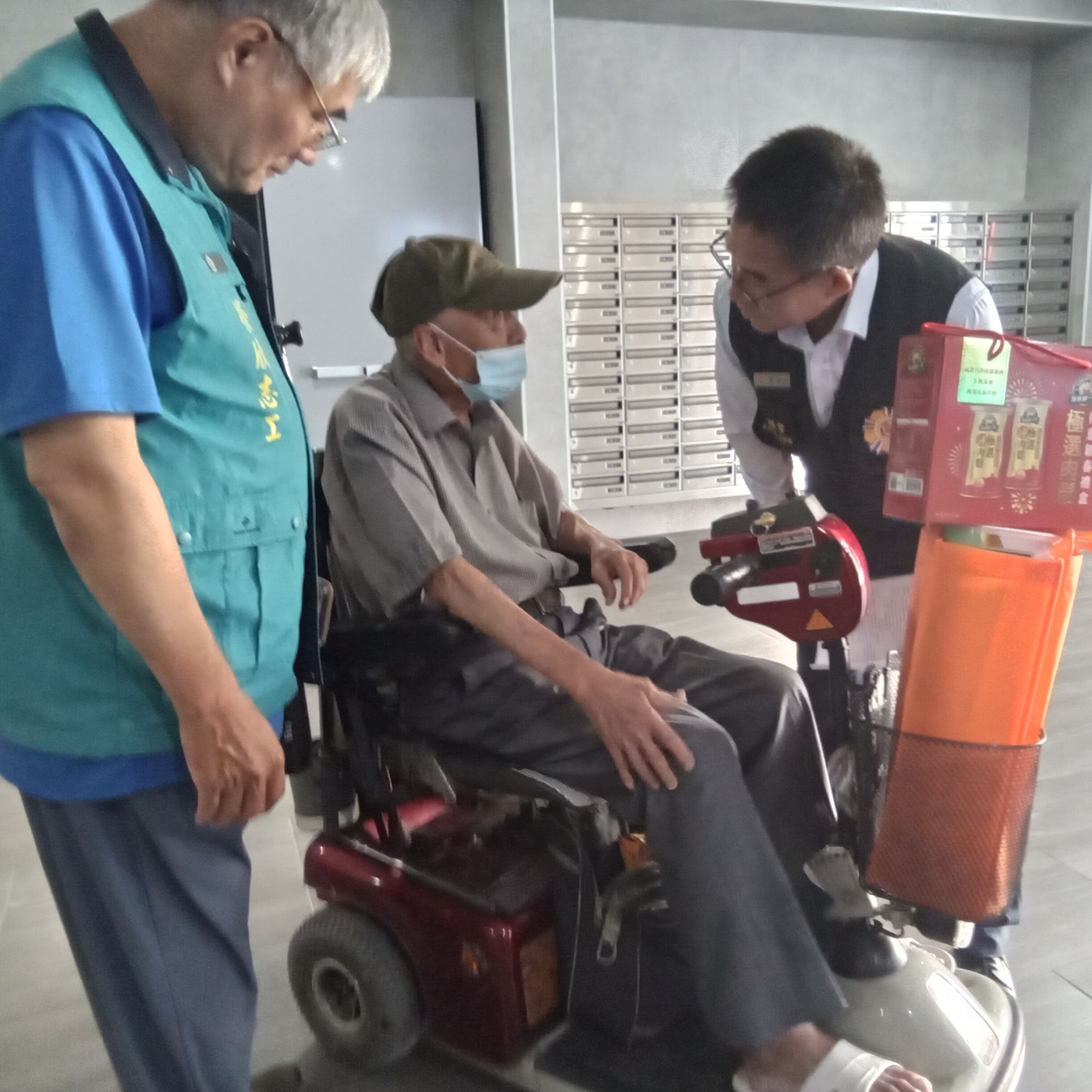 臺北市榮服處端節慰問萬華區高齡榮民眷,傳遞溫馨關懷