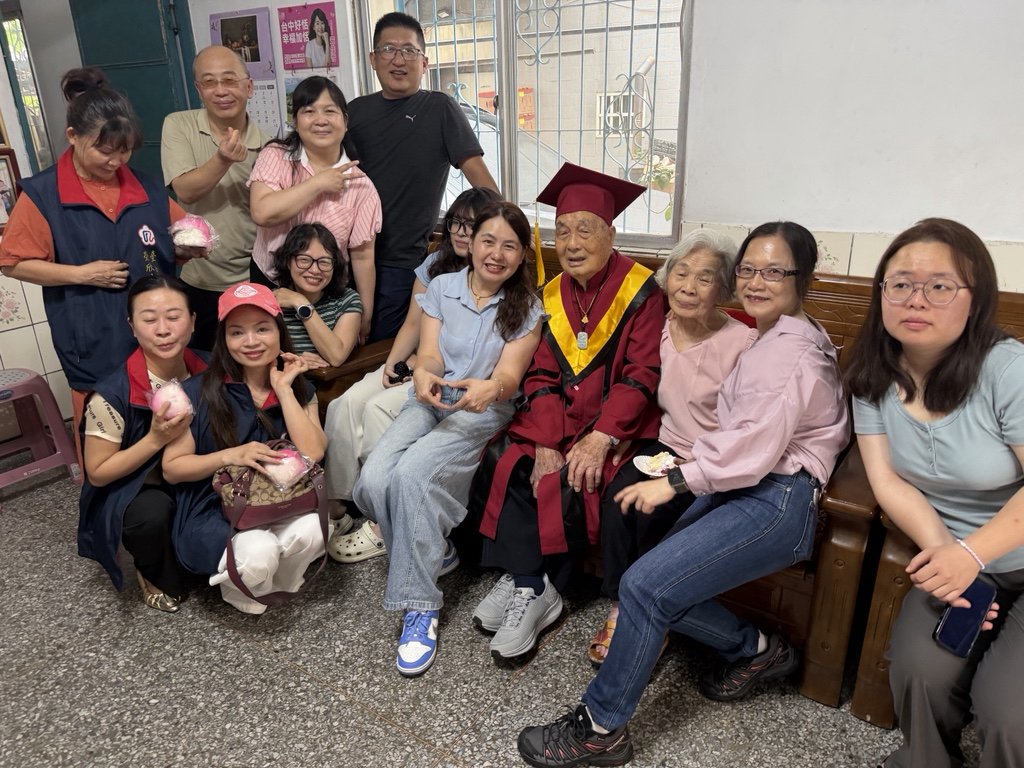 功在國道！士官長廖錦標歡度百歲 臺中市榮服處溫馨賀壽