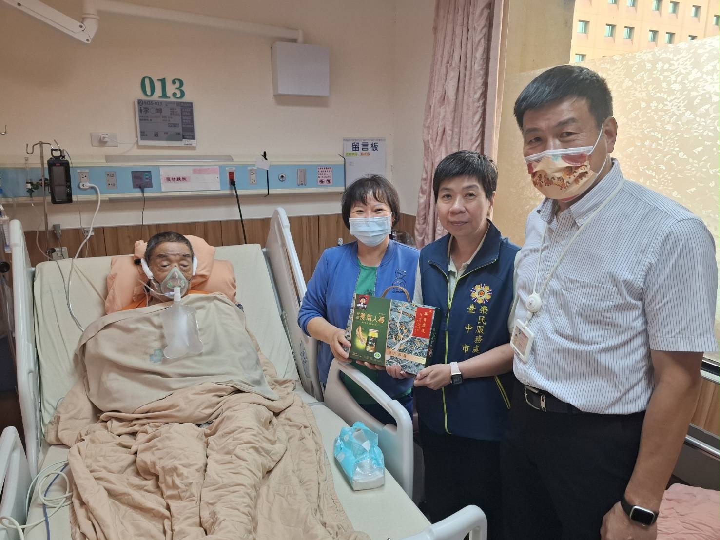 端午送暖情繫榮光  臺中市榮服處處長於端節前夕慰訪臺中榮民總醫院住院榮民