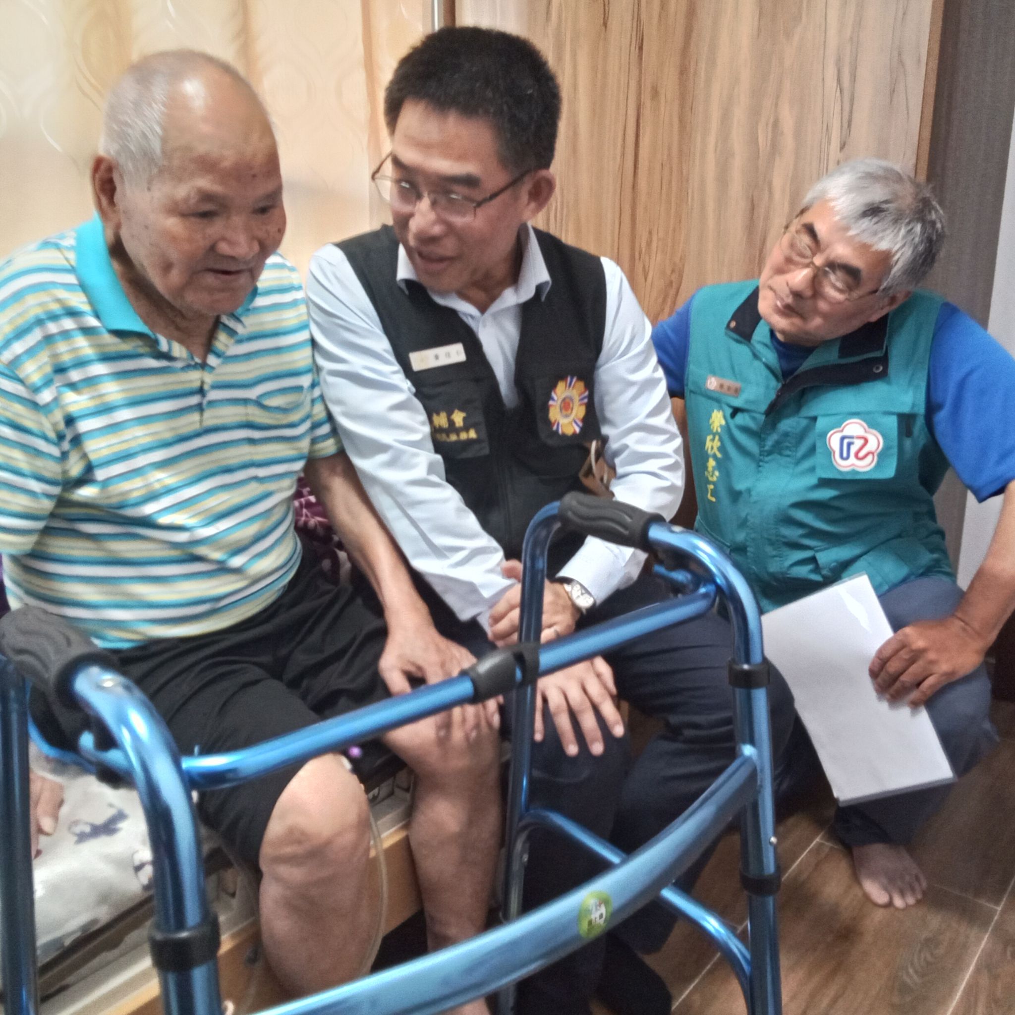 臺北市榮服處端節慰問萬華區高齡榮民眷,傳遞溫馨關懷